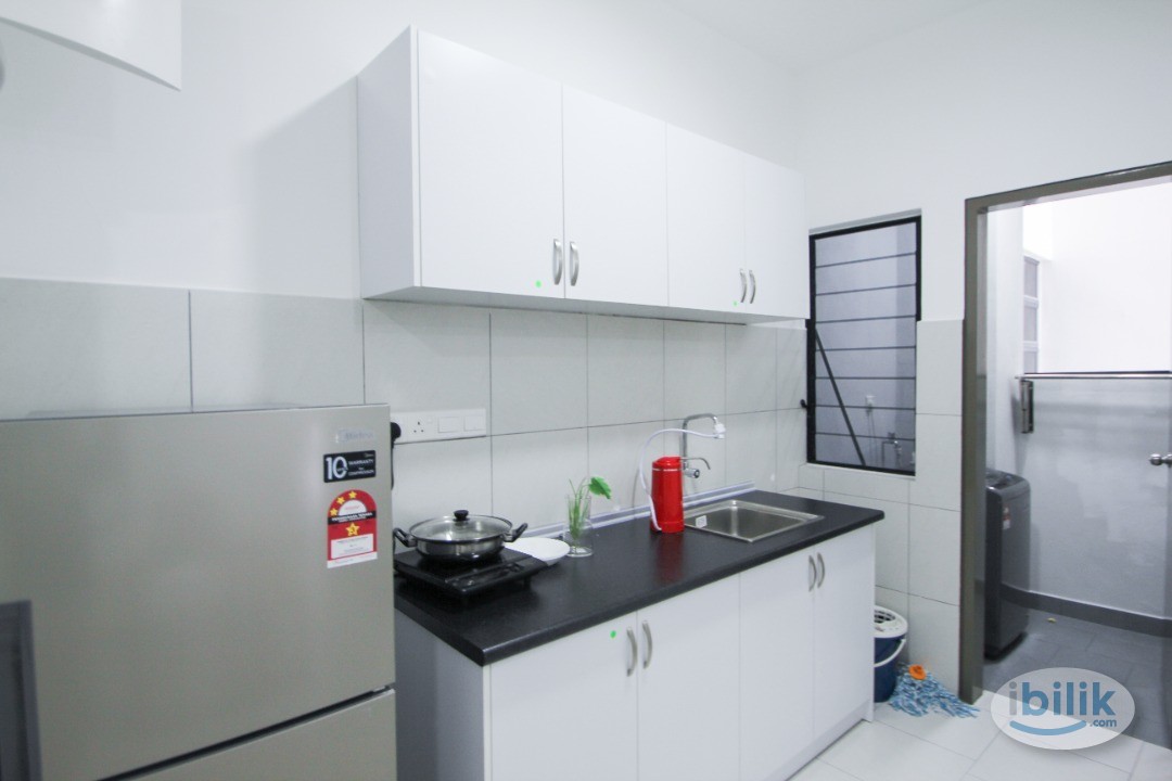 Walk to Train !! Balcony Room Queen bed with ac  @ Seri Kembangan,Sungai Besi, The mines, Sungai Besi - Image 4