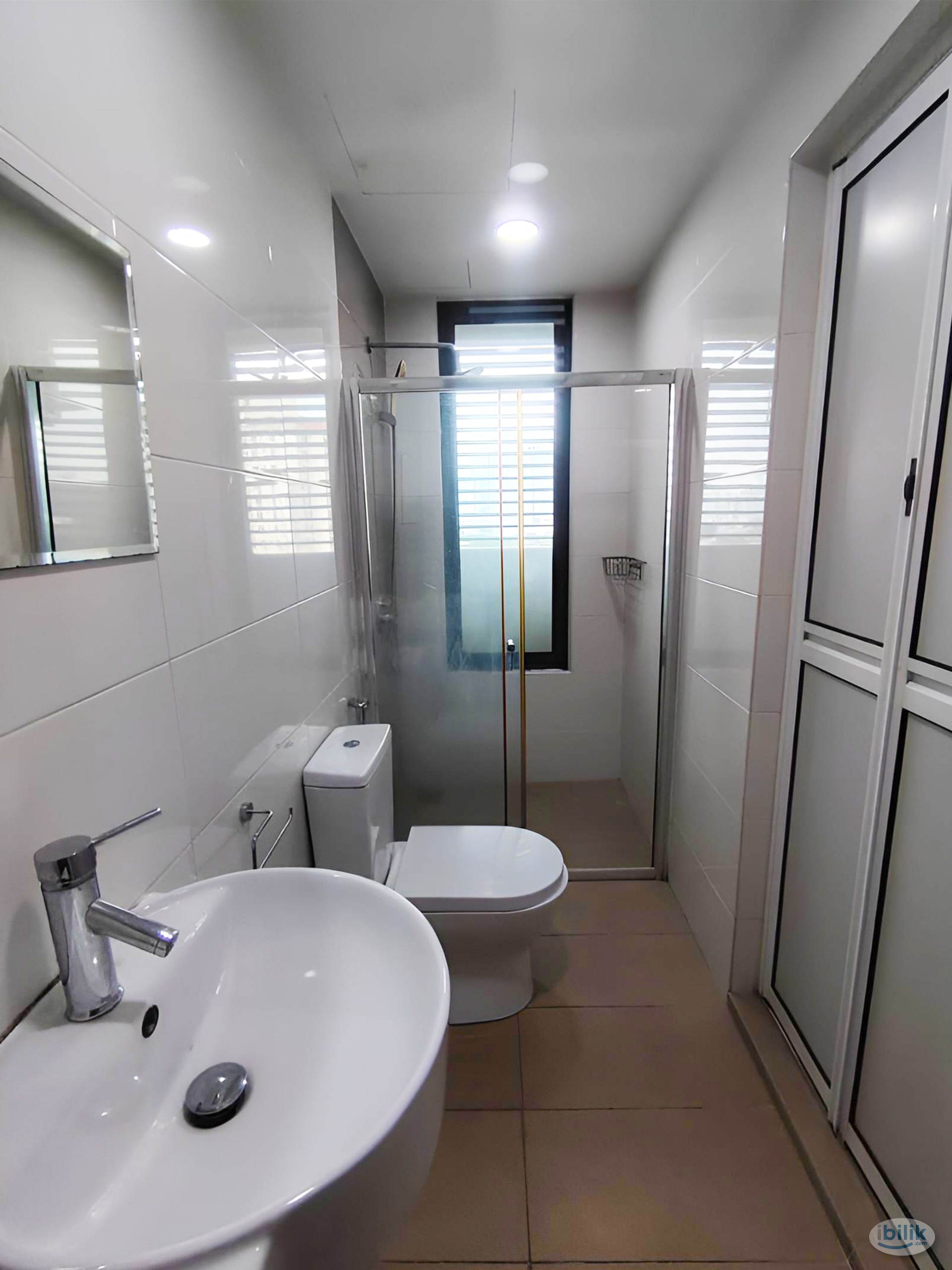 Own bathroom ! Queen Bed Master Room with AC & Window  @ Old Klang Road ,, Near Midvalley, Near KTM , Sri petaling , Kuc - Image 4