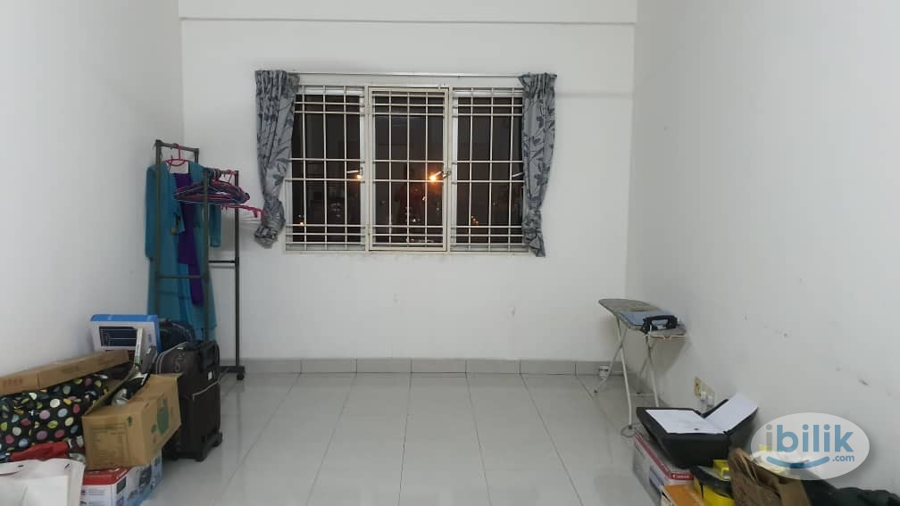 Middle Room at Kemuning Aman, Kota Kemuning - Image 5