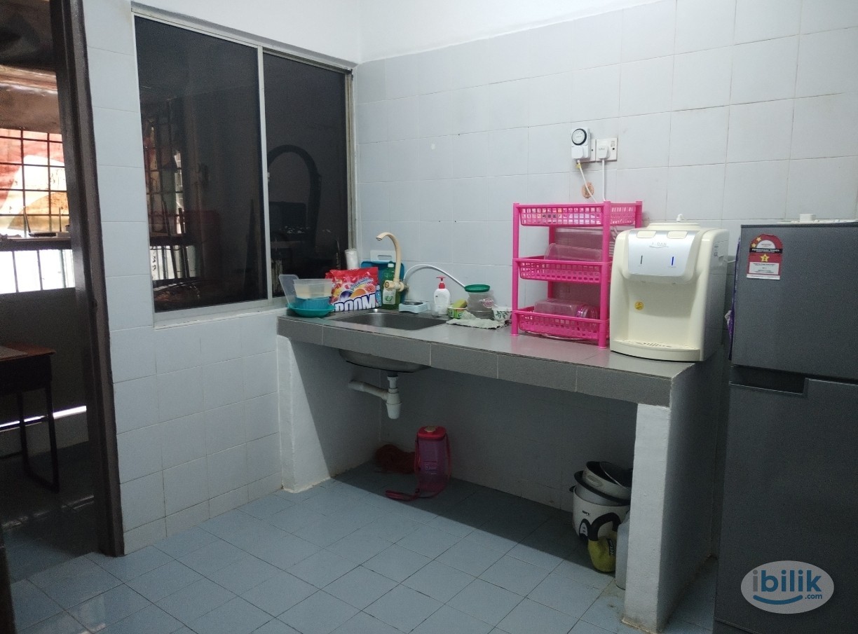 Middle Room at Bandar Melaka, Melaka - Image 4