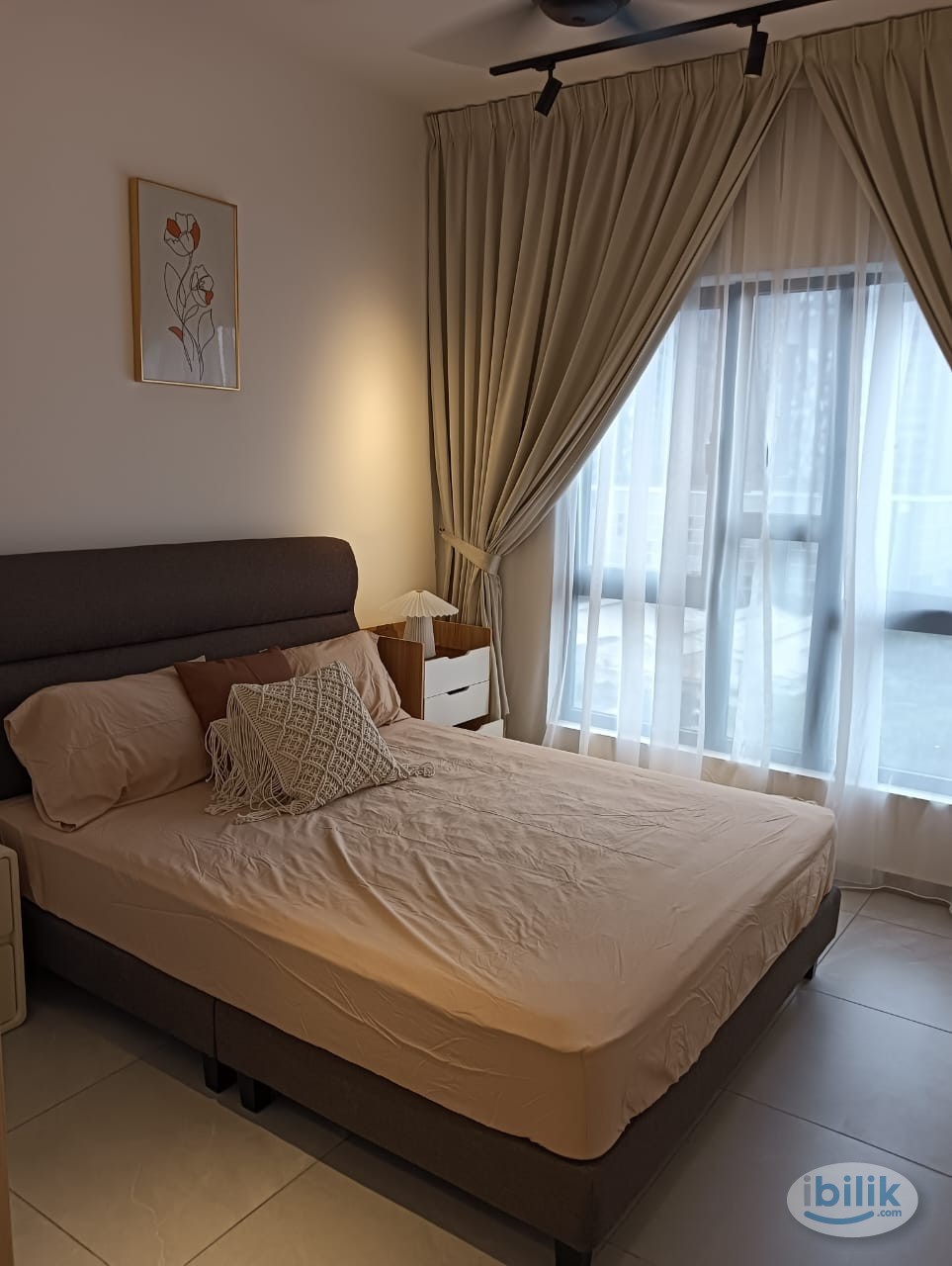 Middle Room at D’ivo Residence OUG next to Dasein Academy of Art - Image 1