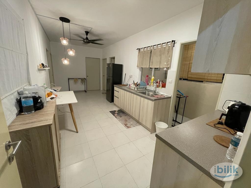 Female Muslim Master Room private bath (looking for 1 partner ) - Image 2