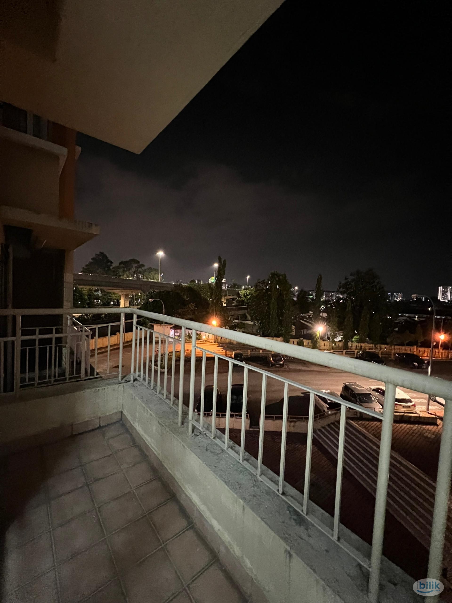 🏠Wangsa Metroview Townvilla 🛌 Spacious Room w Private Balcony | 💡All-Inclusive | 🚉Walk to LRT/TARC Shuttle - Image 3