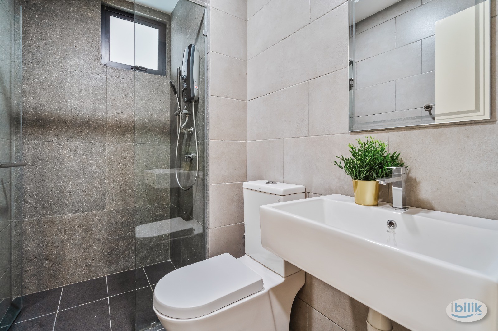 Medium Room at 3mins walk to MRT station - Image 3