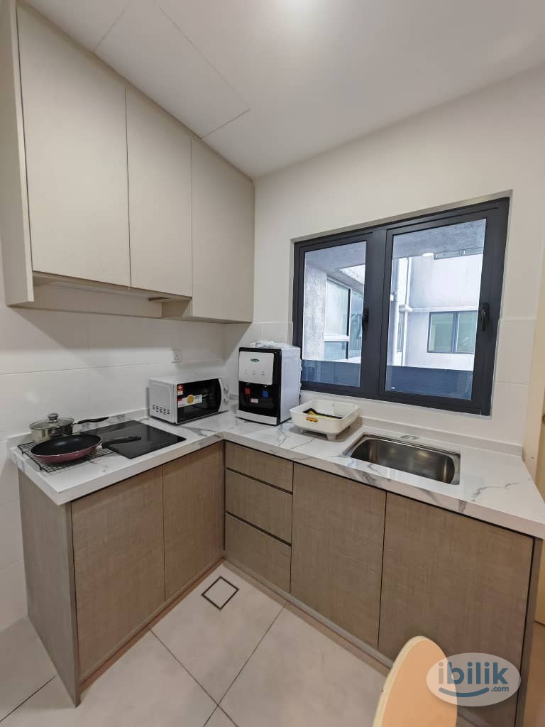Middle Room at Meta Residences Putra Permai, Seri Kembangan - Image 4