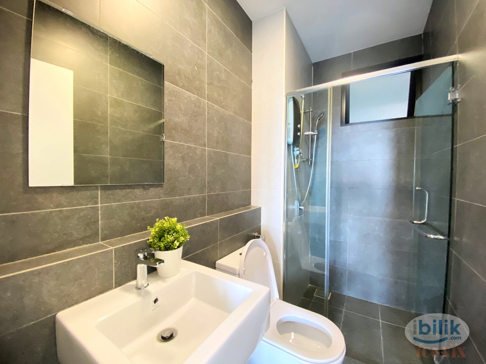 Middle Room at Lavile Residence (Female Unit), Kuala Lumpur - Image 5