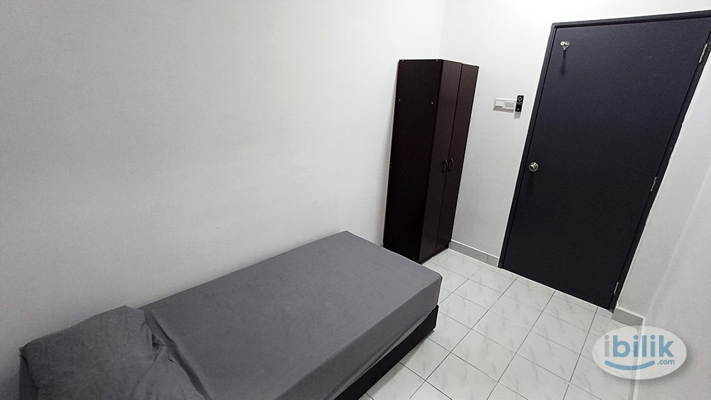 Cozy Single Room at Taman Naga Emas (Near MRT2), Sungai Besi - Image 1