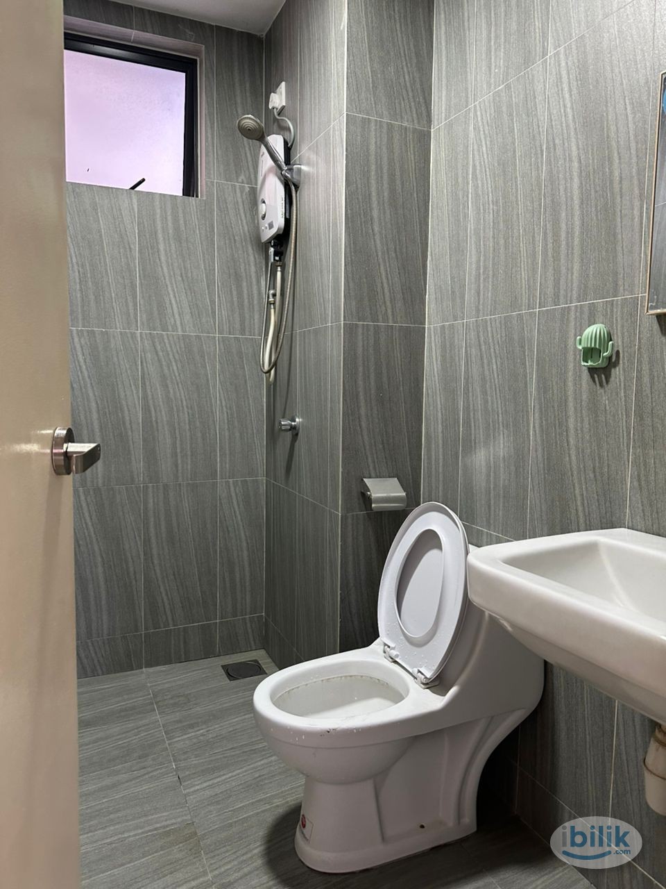 Hamilton [Muslim Friendly Female Unit] – Air Cond Middle Room!!! Offer All In RM829!! Move In Now For Additional Special - Image 4