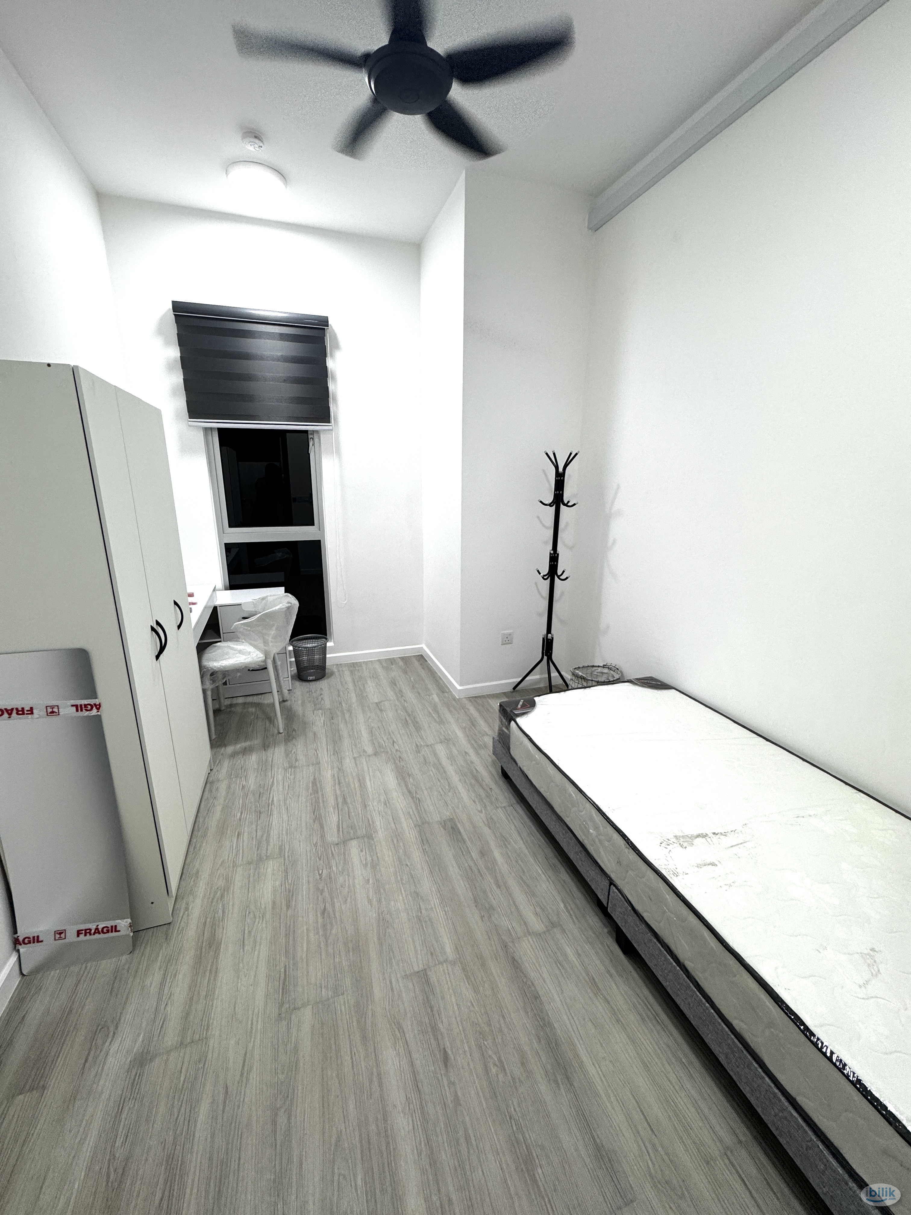 🔥 FREE WIFI, UTILITIES, CLEANING SERVICES 🔥 New Unit @ Lakefront with Lakeview - Image 2