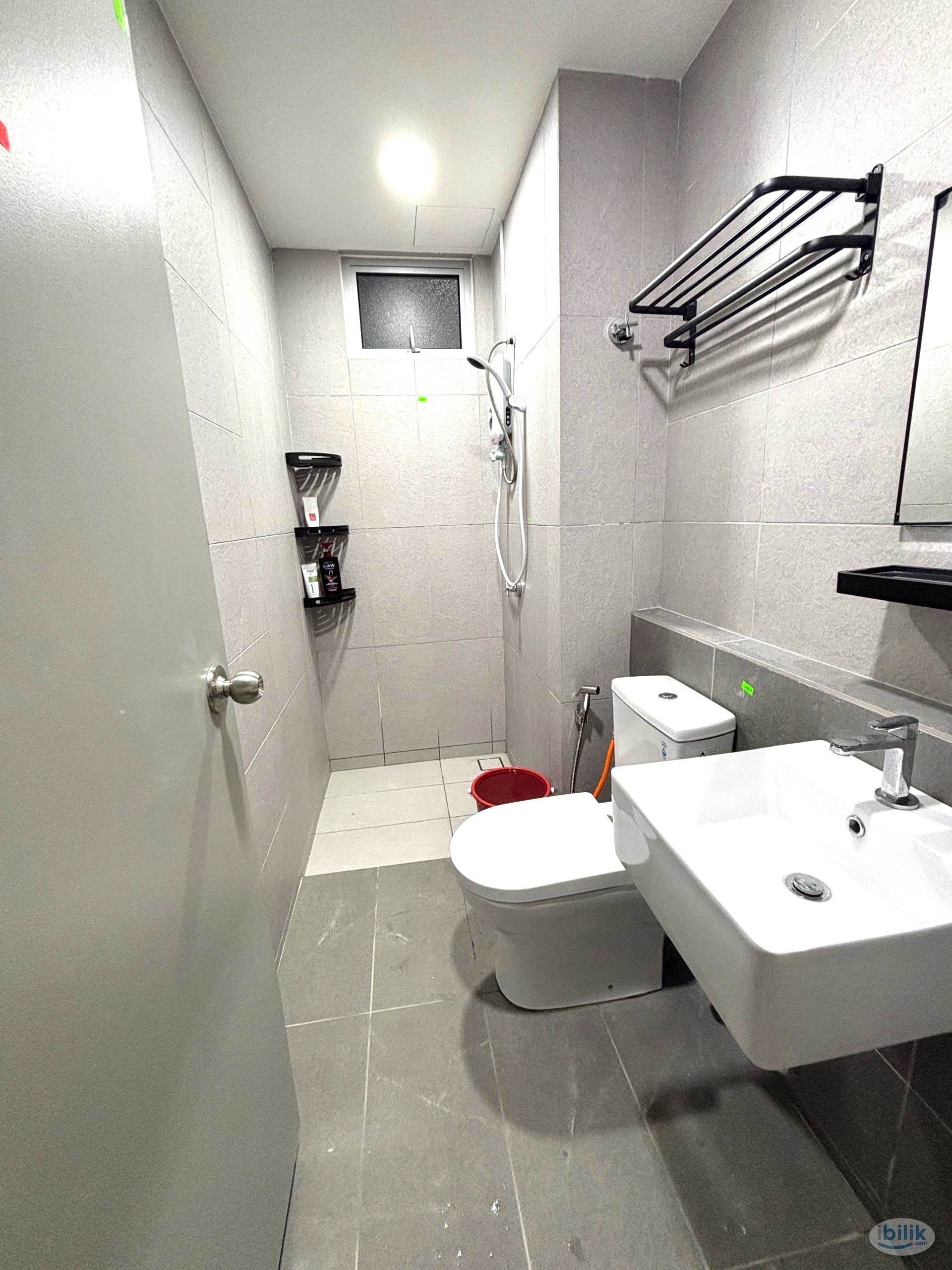 🔥 FREE WIFI, UTILITIES, CLEANING SERVICES 🔥 New Unit @ Lakefront with Lakeview - Image 4