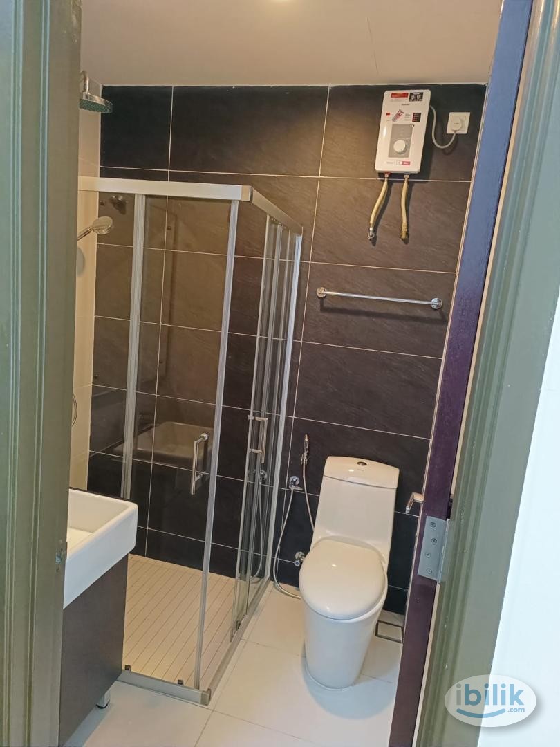 FEMALE ROOM FOR RENT @ AMBERSIDE,COUNTRY GARDEN | SHUTTLE BUS DIRECT TO CIQ AVAILABLE - Image 4