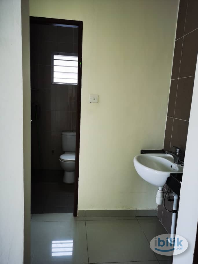 Furnished male room for rent at Desa Pujut 2 near KPJ,Petronas office & SMK Merbaungle Room at Miri, Sarawak - Image 4