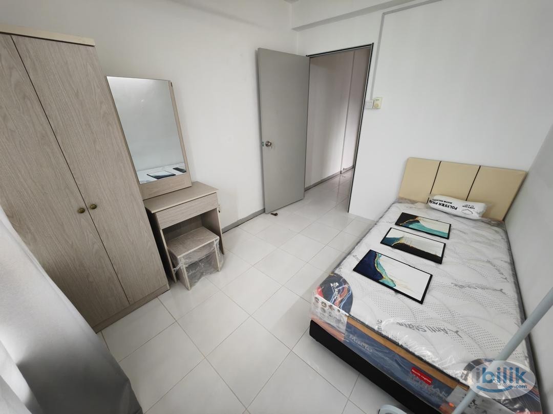 Jelutong fully furnished room with bright window - Image 5
