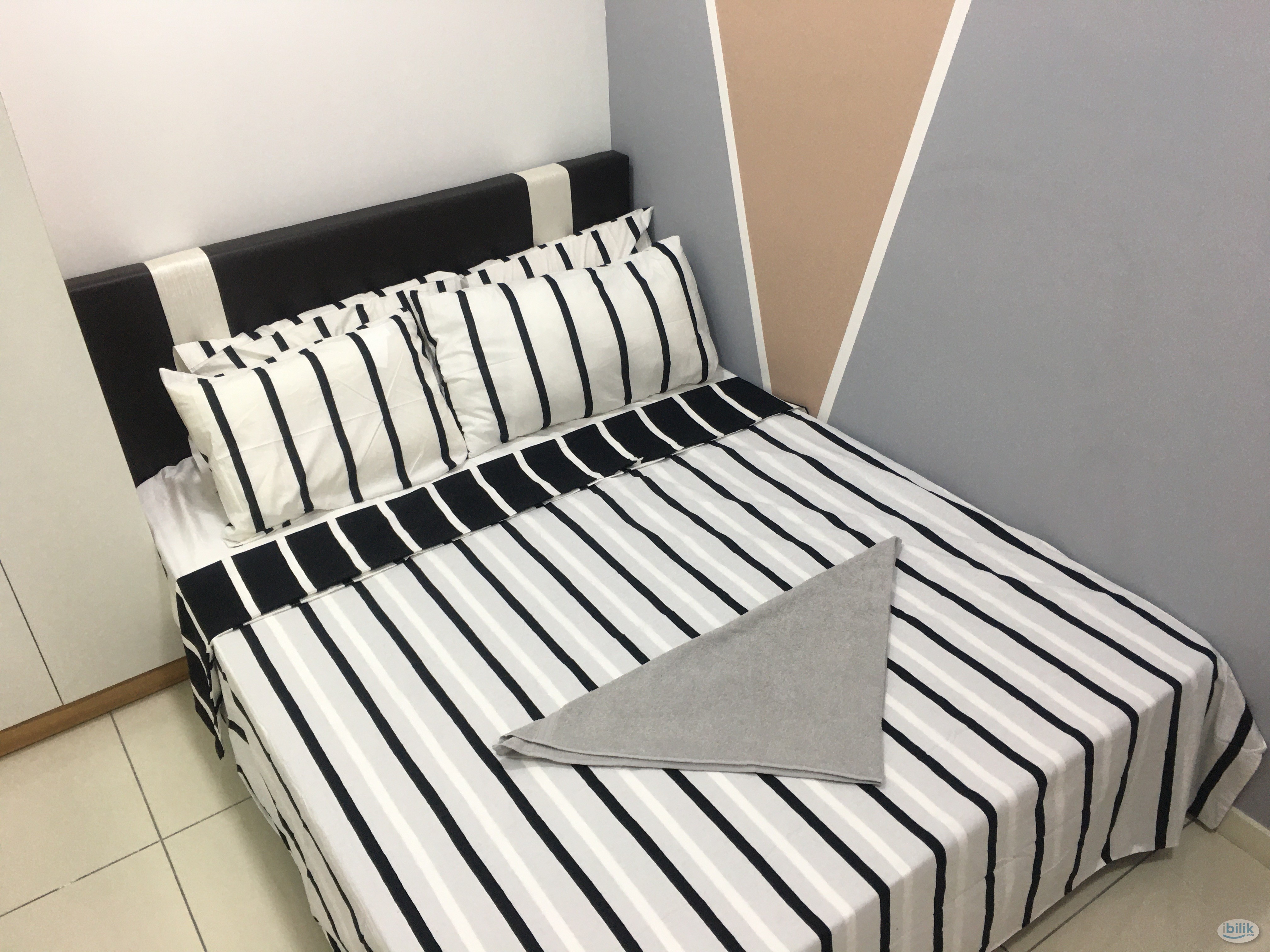 Queen Bedroom with Fan Only @ Casa Green. near LRT Muhubbah, easy access to Pavillion Bukit Jalil, IOI Puchong, Subang j - Image 1