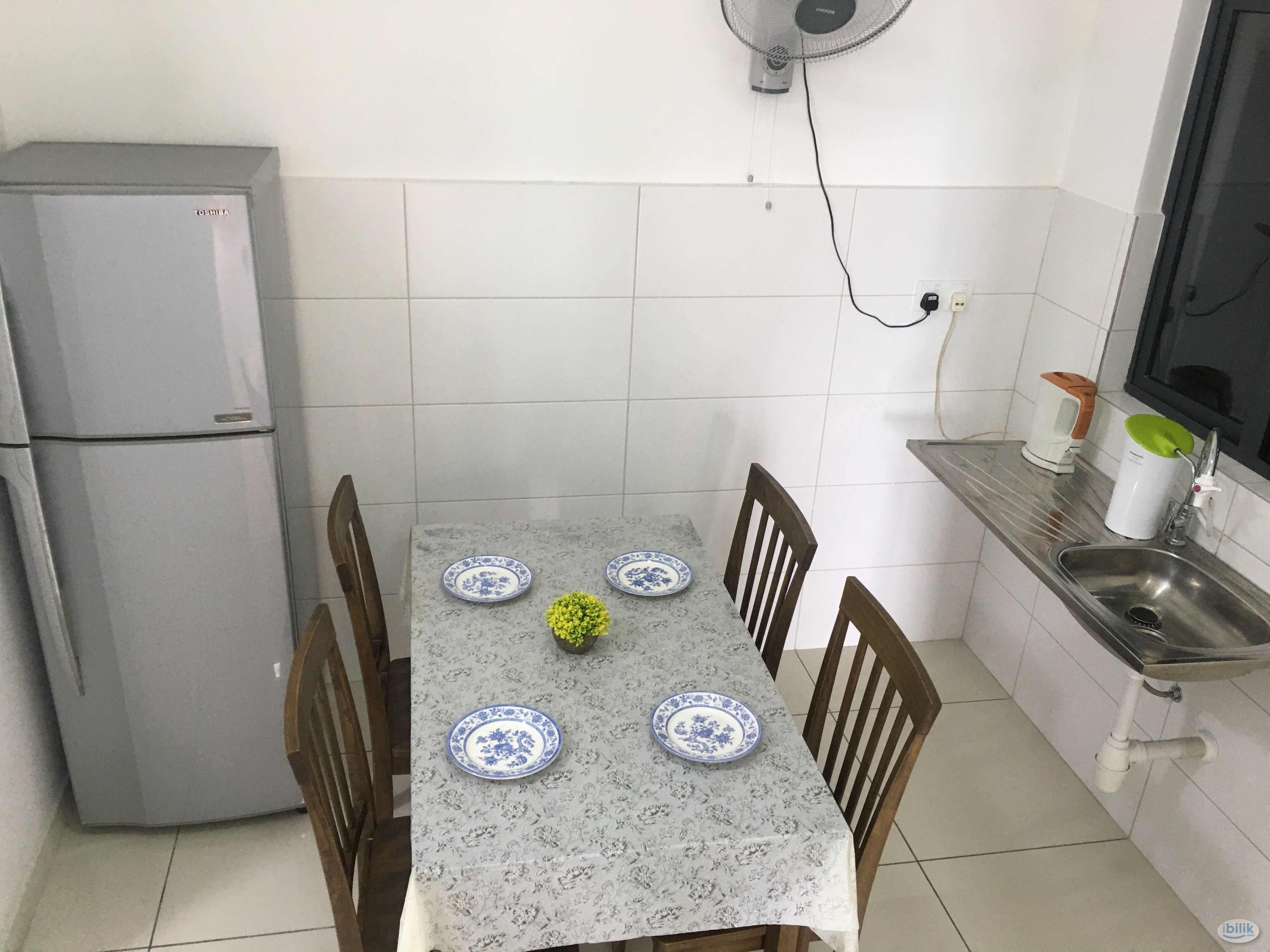 Queen Bedroom with Fan Only @ Casa Green. near LRT Muhubbah, easy access to Pavillion Bukit Jalil, IOI Puchong, Subang j - Image 3