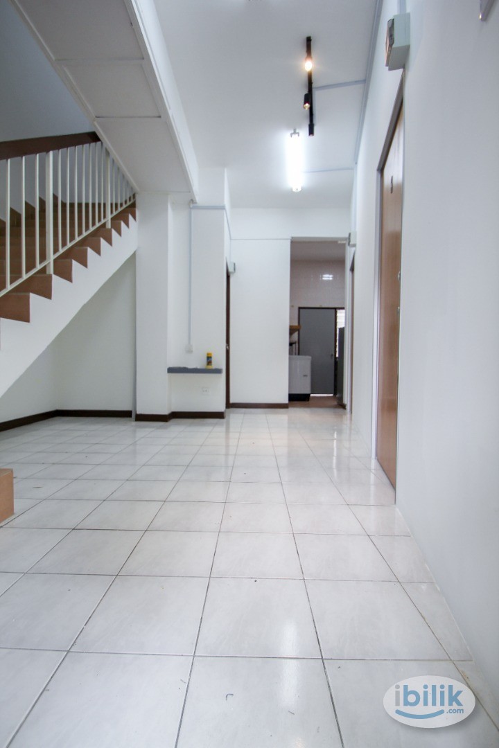 Single Room with Window & A/C, Puchong Prima. Taman Puchong Prima near to LRT, IOI Puchong Mall, Lotus - Image 3