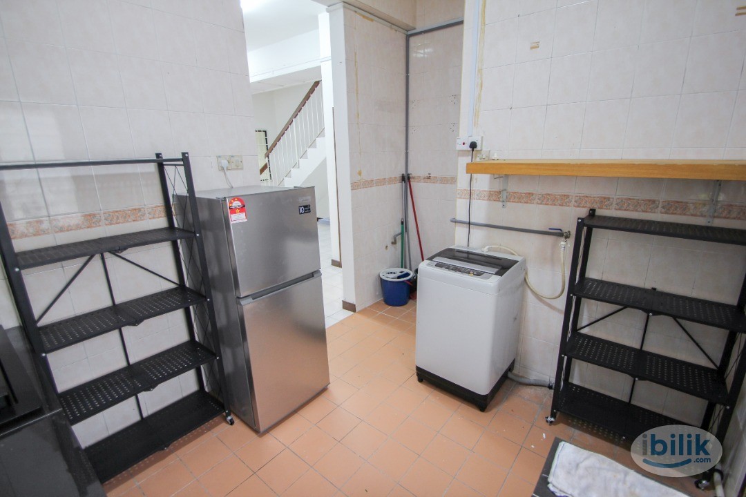 Single Room with Window & A/C, Puchong Prima. Taman Puchong Prima near to LRT, IOI Puchong Mall, Lotus - Image 4