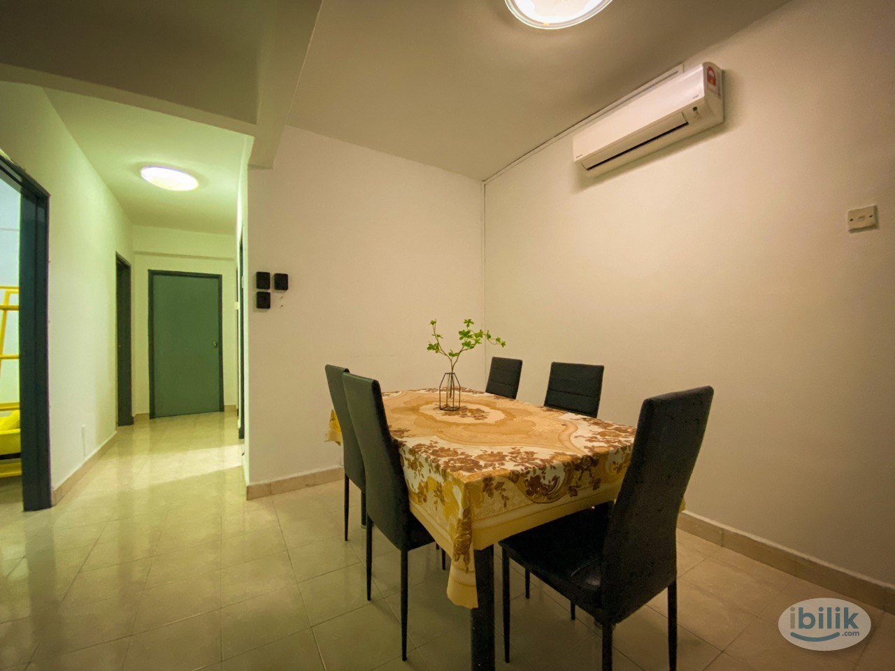Middle Room at Carlina Apartment, Kota Damansara - Image 3