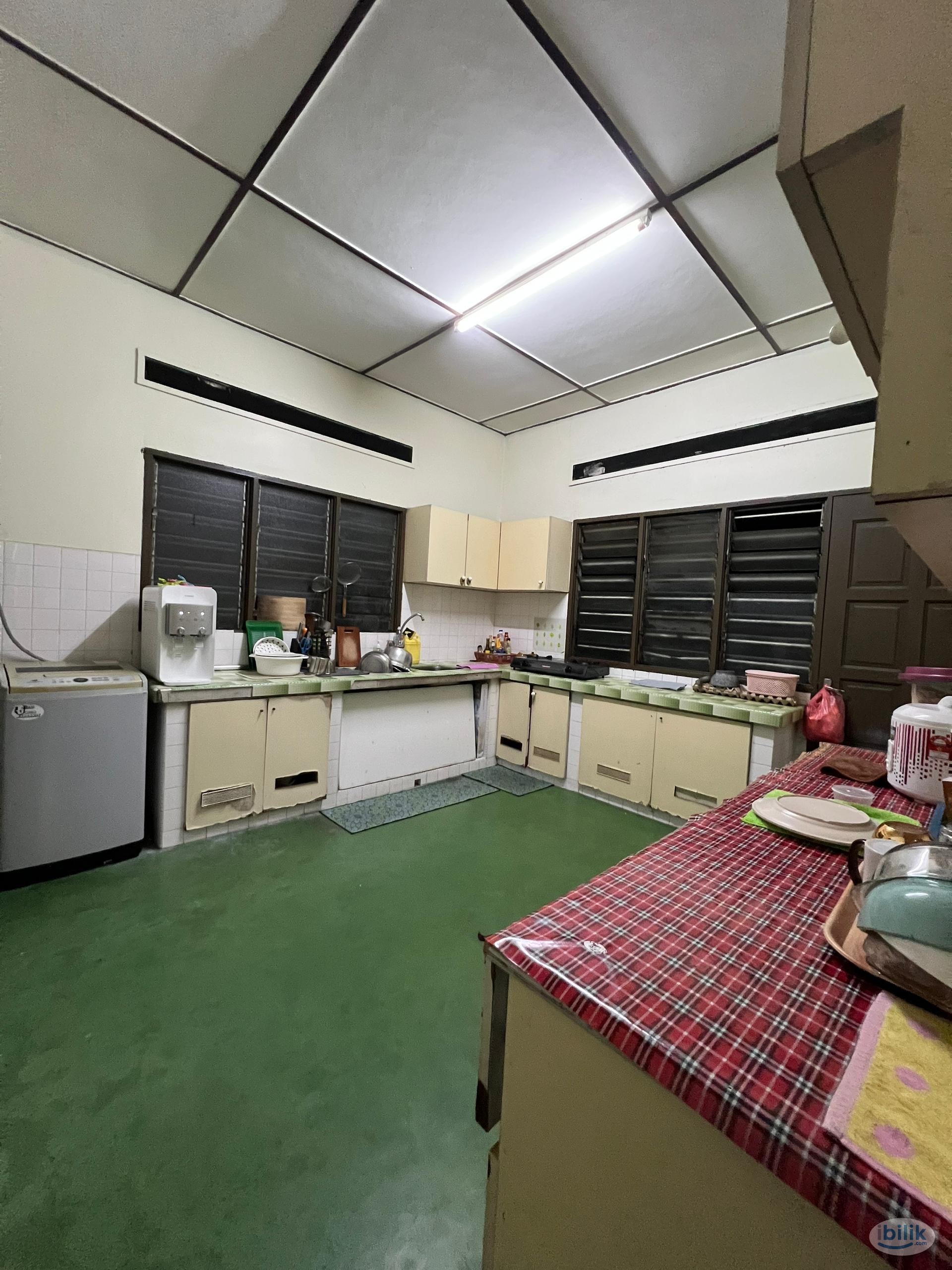 Middle Room Aircond Fully Furnished at Ipoh - Image 3