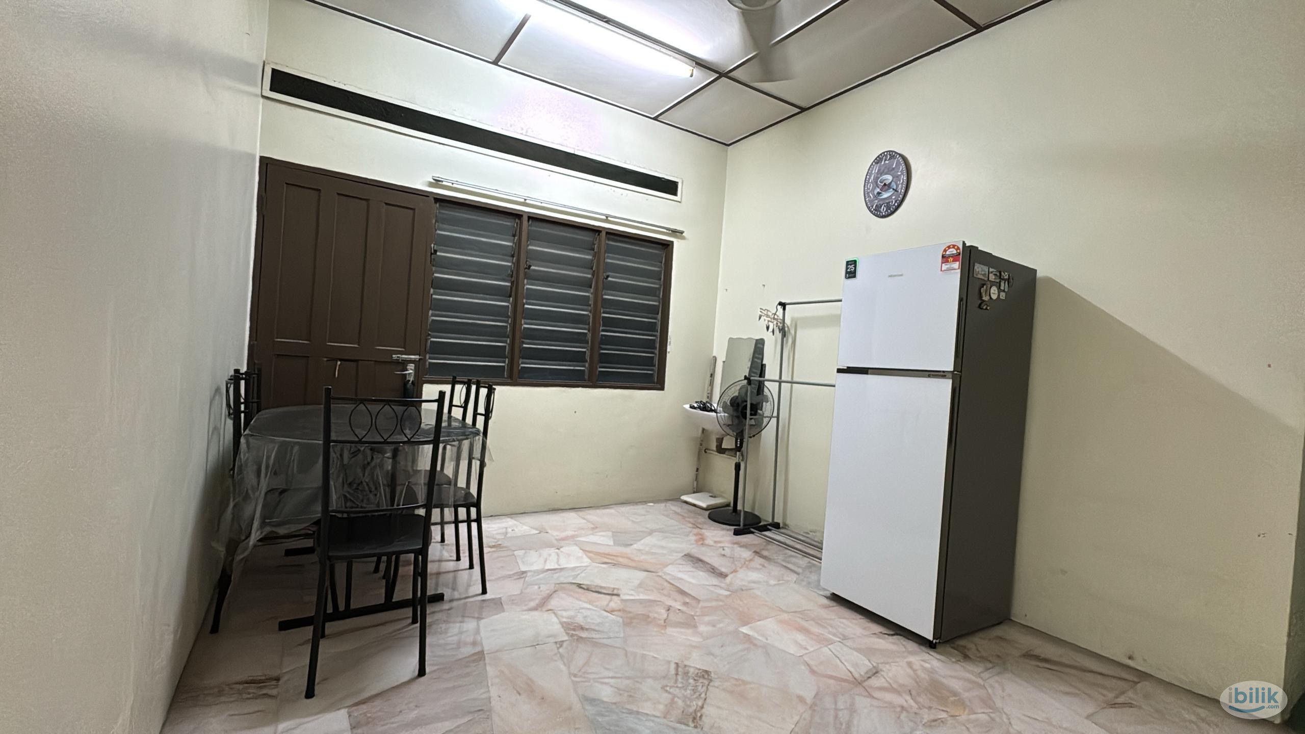 Middle Room Aircond Fully Furnished at Ipoh - Image 4