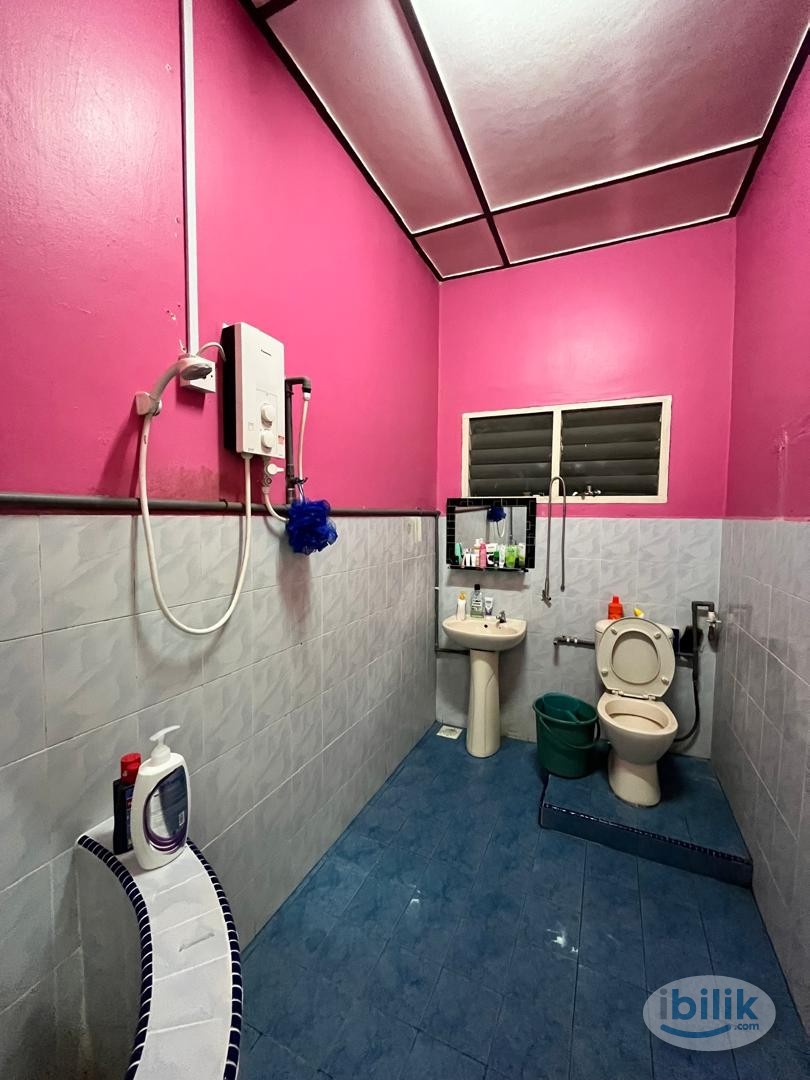 Middle Room Aircond Fully Furnished at Ipoh - Image 5