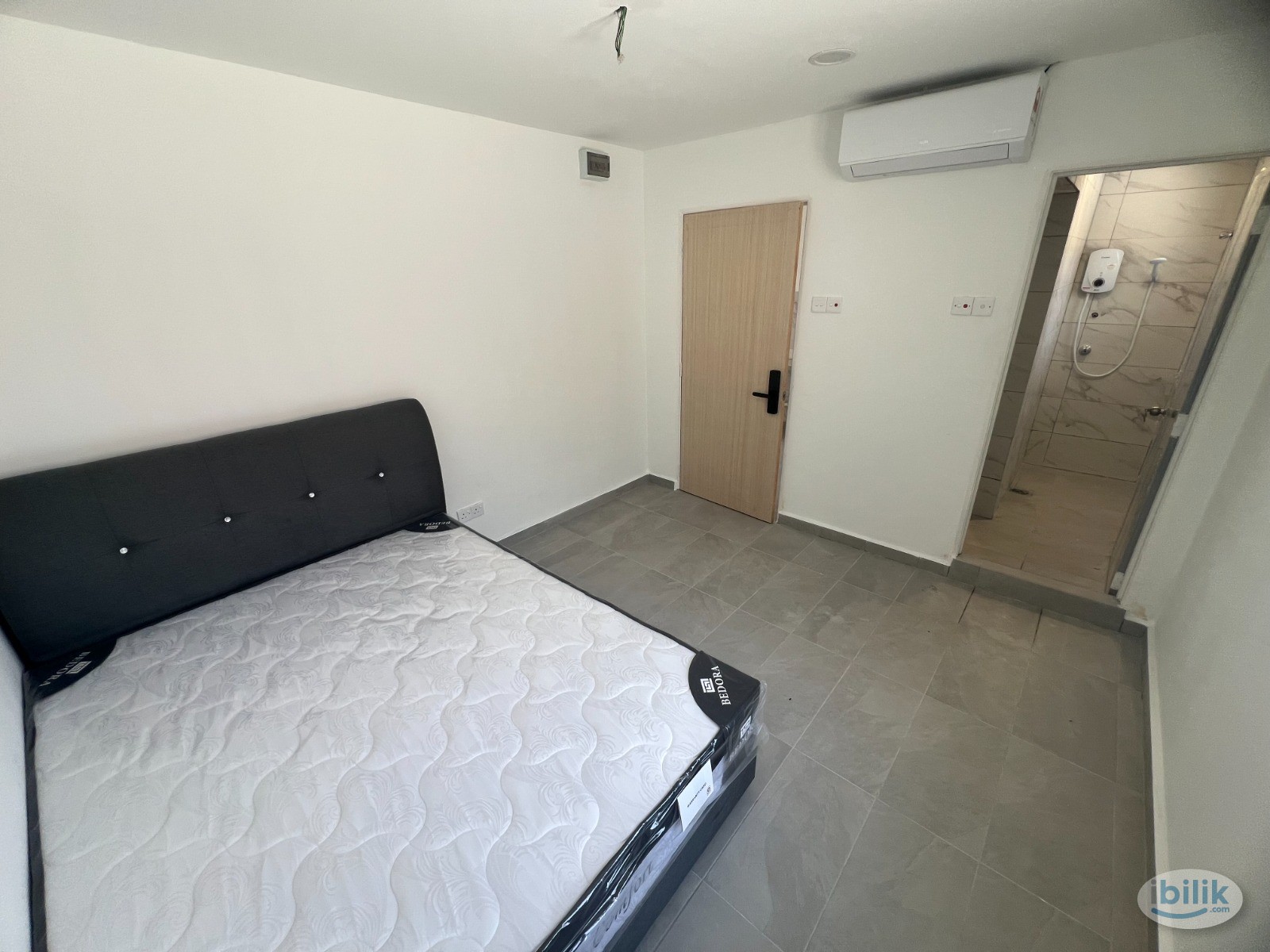 Master Room at KTM Petaling Station, Kuala Lumpur - Image 2