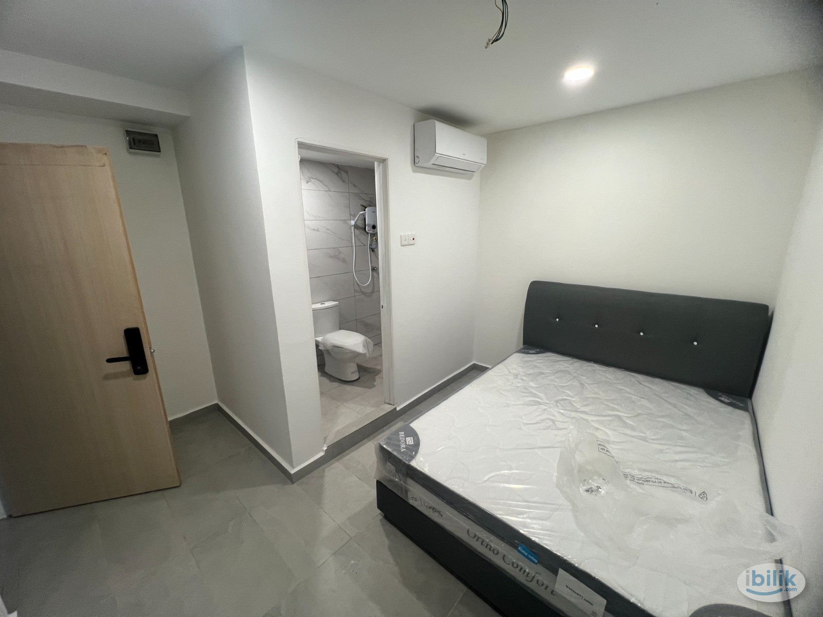 Master Room at KTM Petaling Station, Kuala Lumpur - Image 3