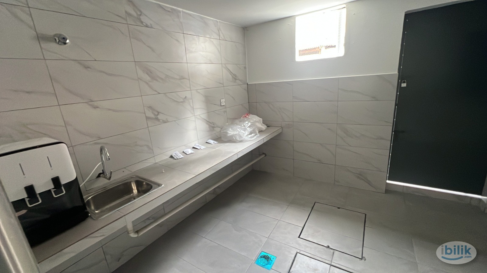 Master Room at KTM Petaling Station, Kuala Lumpur - Image 4
