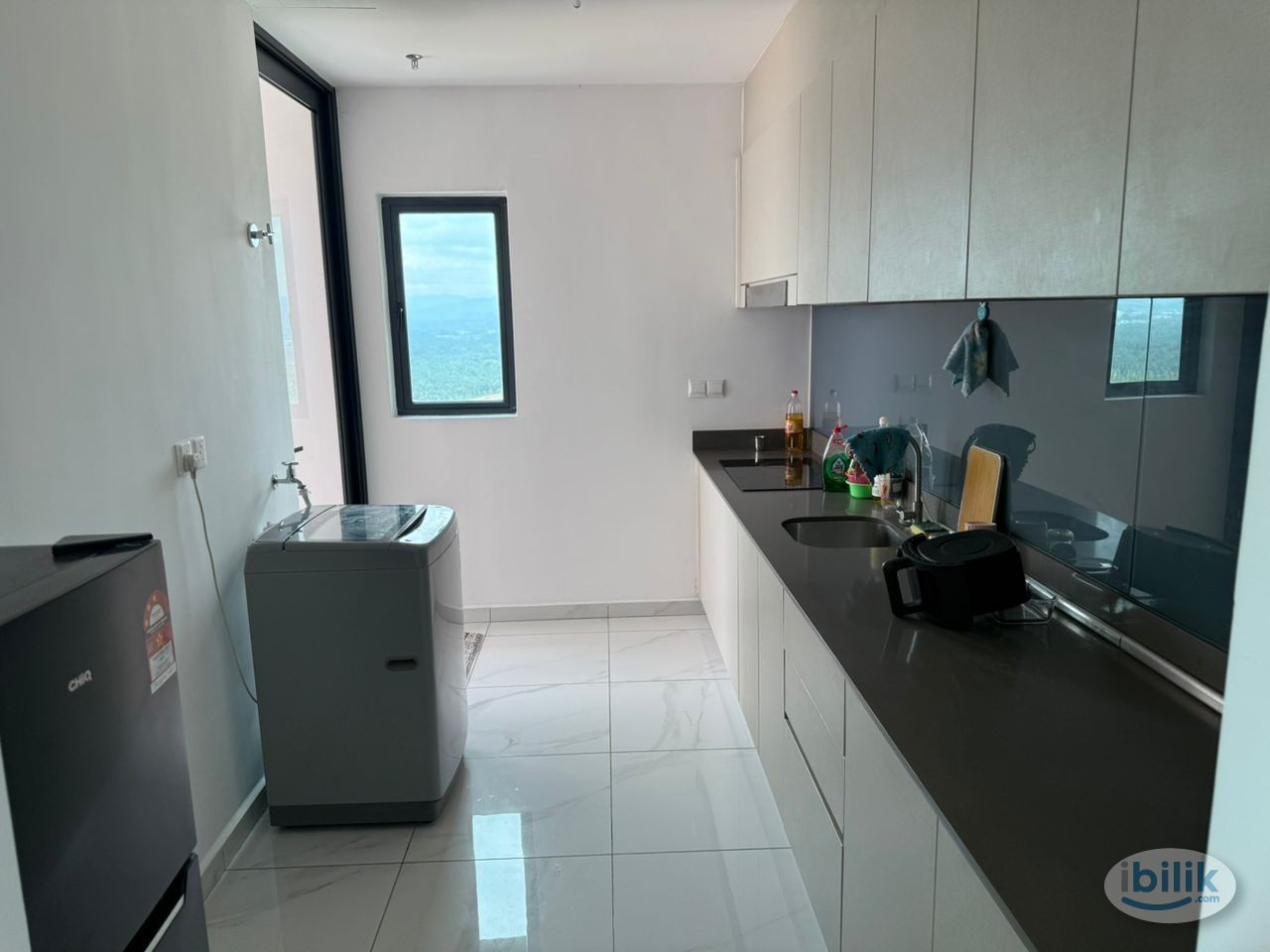 Female Unit MasterRoom at Sinaran Residences For Rent - Image 3