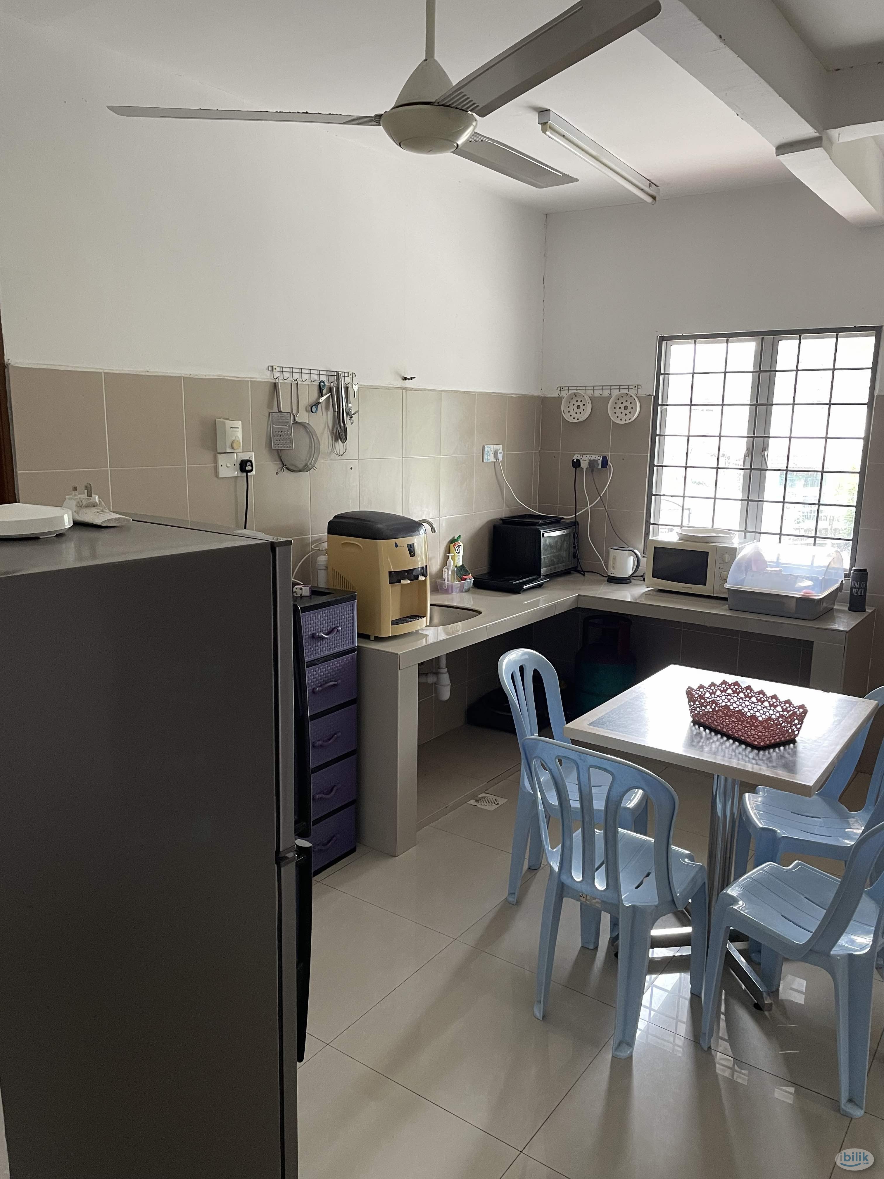 Single Room with private toilet at Taman Tasik Semenyih 5 , Broga hill , Nottingham Malaysia - Image 3
