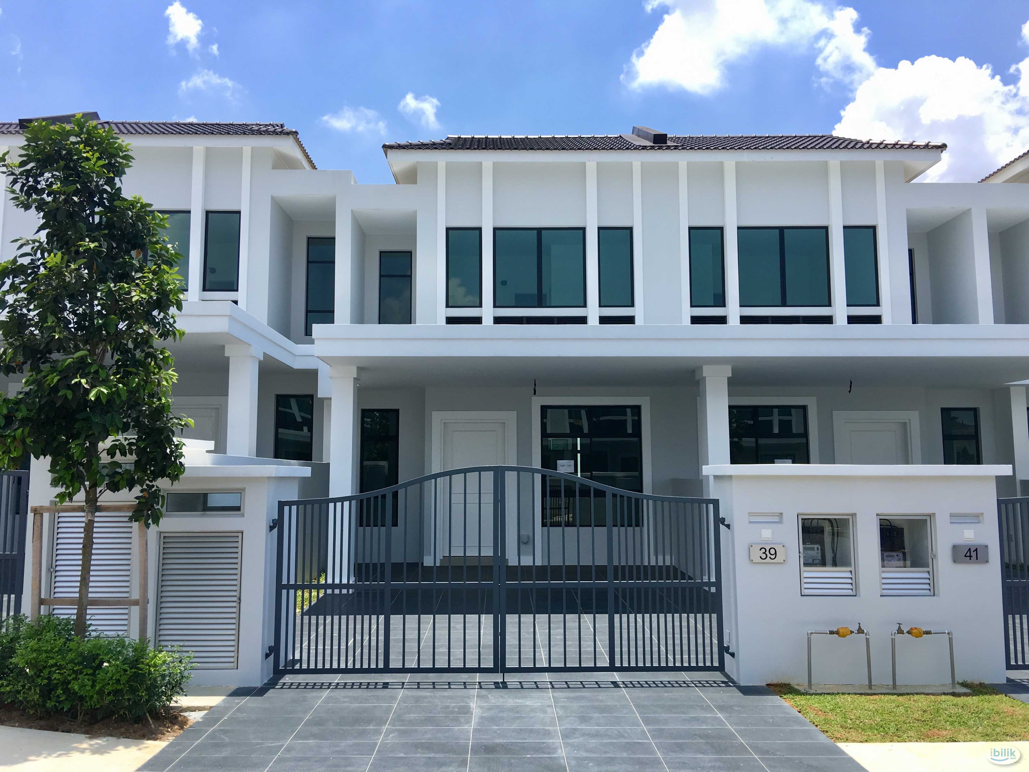 Middle Room for Rent at Eco Tropics, Kota Masai - Image 1