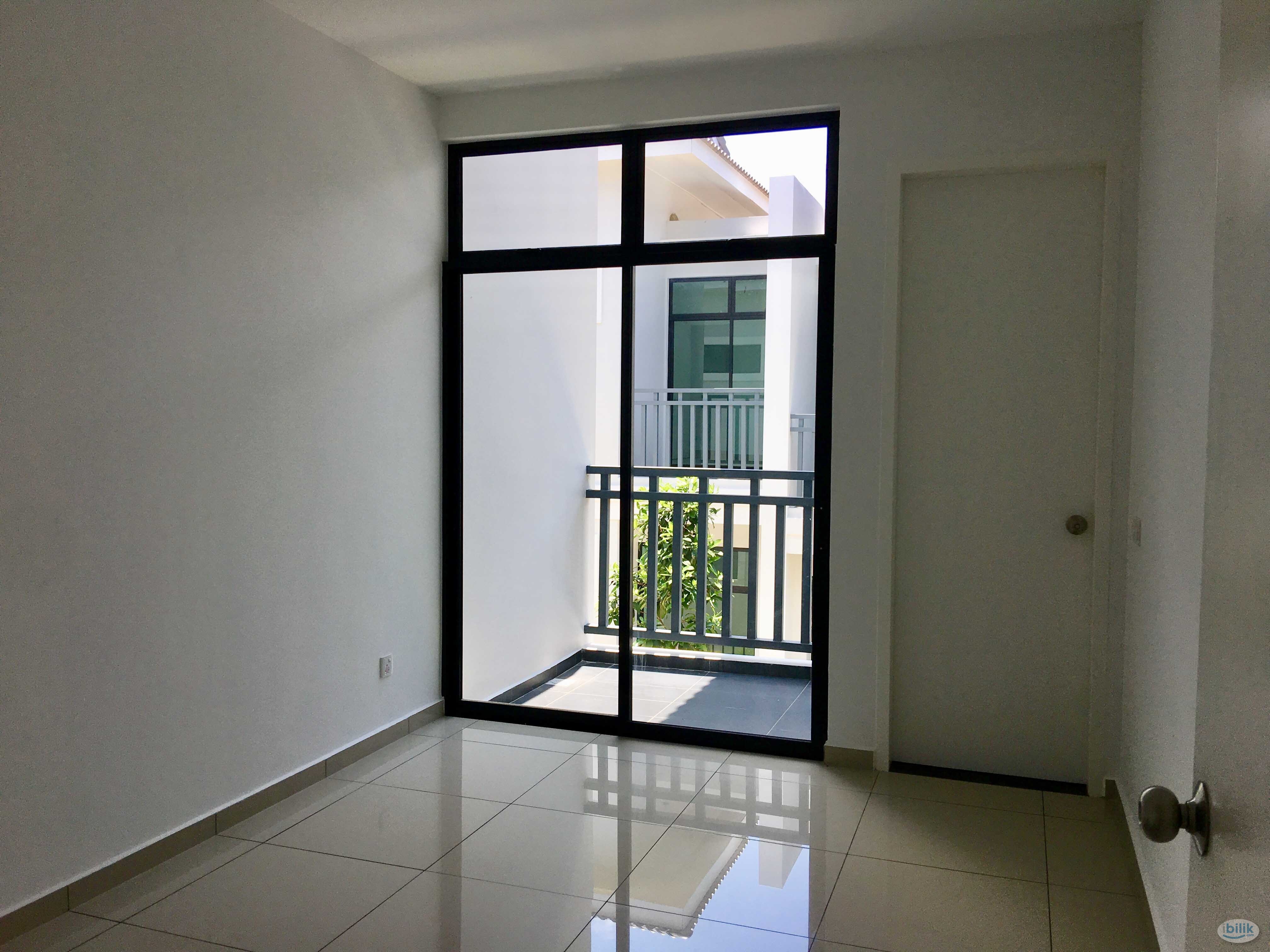 Middle Room for Rent at Eco Tropics, Kota Masai - Image 4
