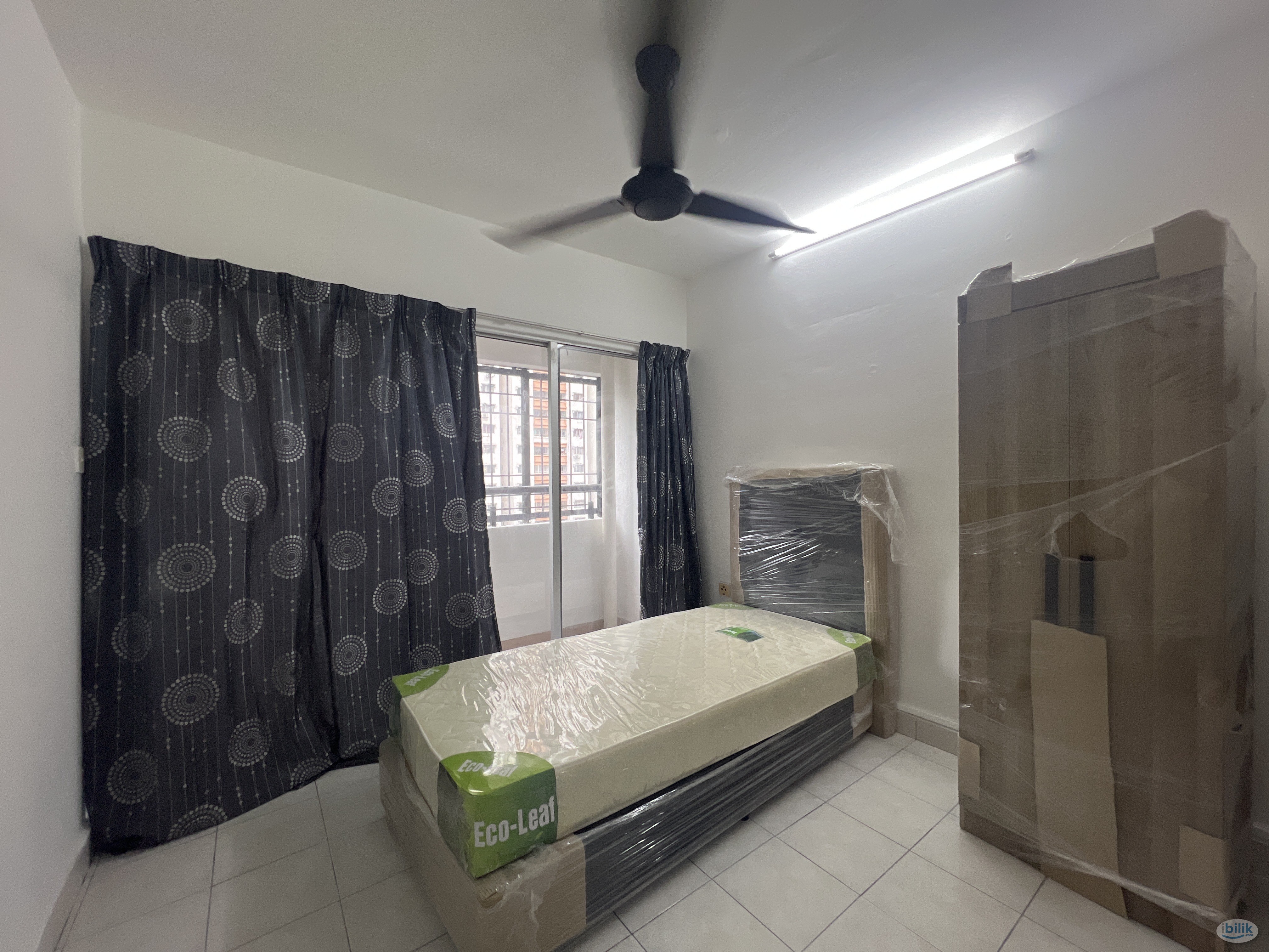 🚶‍♀️Walking Distance to Bus Stop⭐ NEWLY RENOVATED 🔥Single Room at Flora Damansara, Damansara Perdana - Image 1
