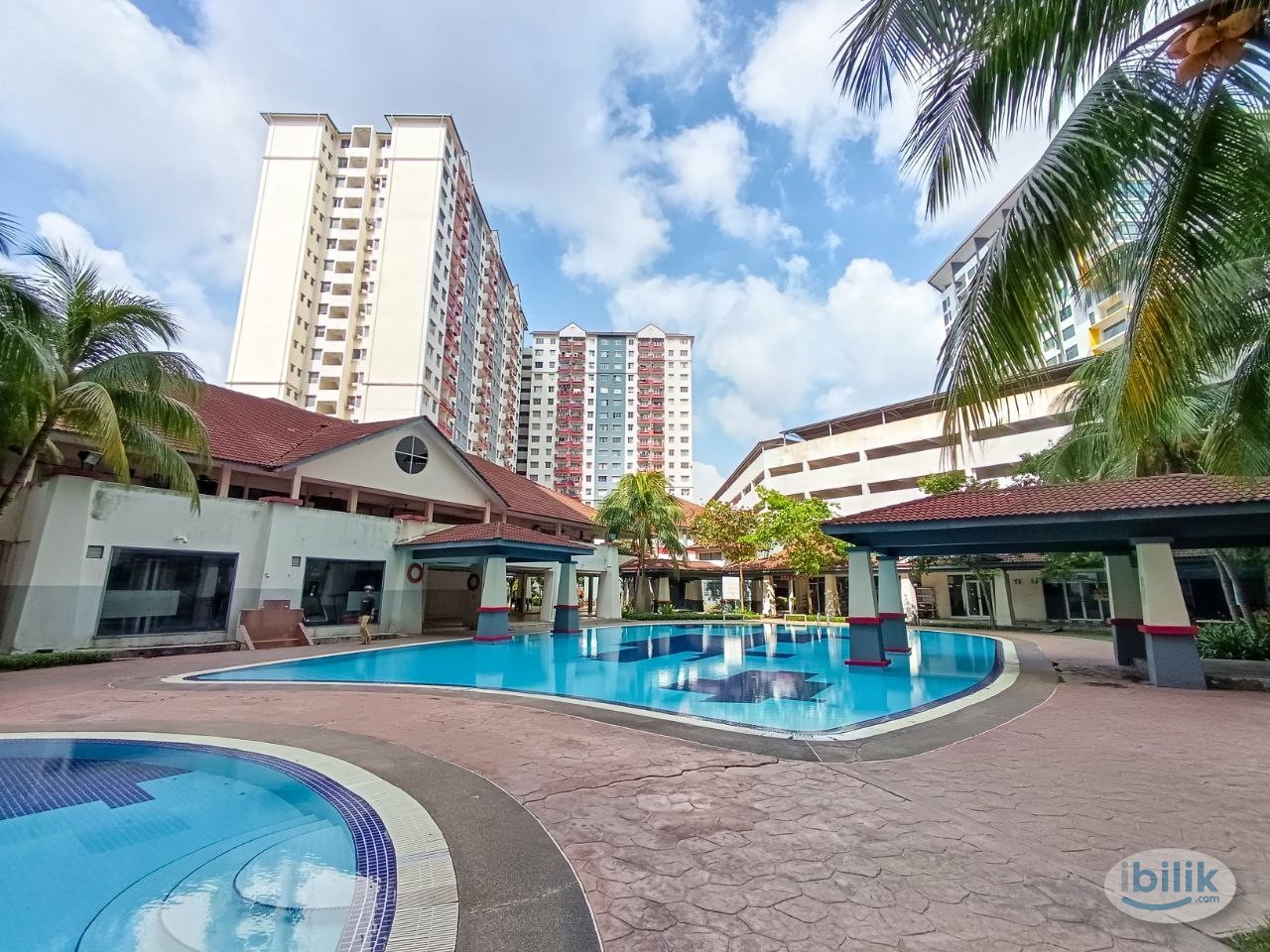 Middle Room at MRT Taman Equine, Seri Kembangan - Image 4
