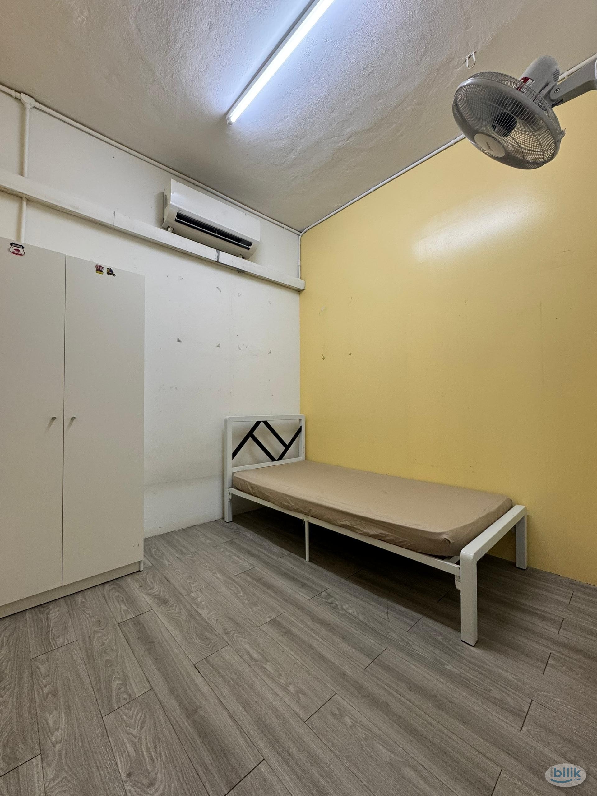 🚶 3 min to LRT SS15 🚶 🏡 Private Middle Room @ SS15 🏡 - Image 1