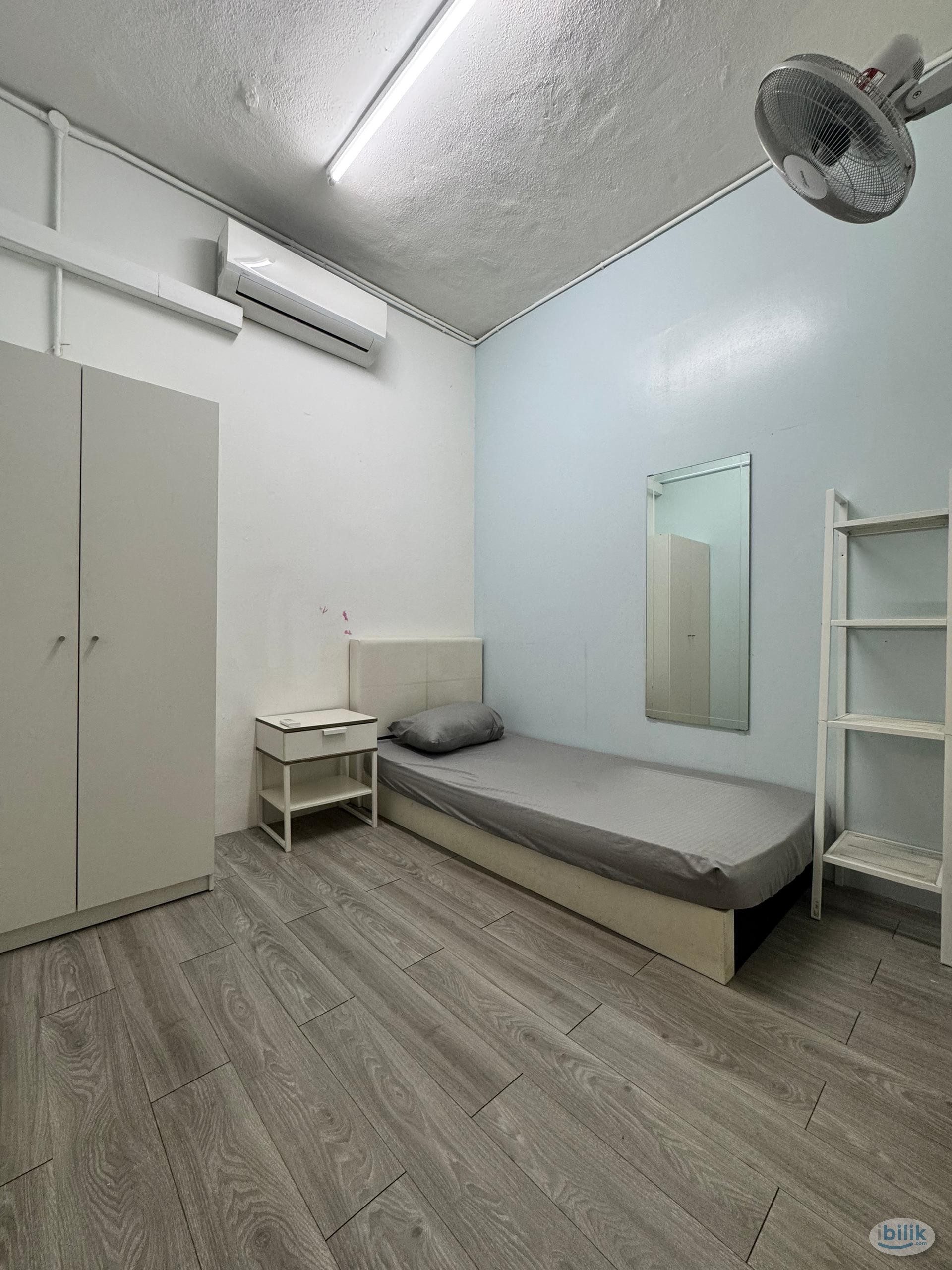 🚶 3 min to LRT SS15 🚶 🏡 Private Middle Room @ SS15 🏡 - Image 1