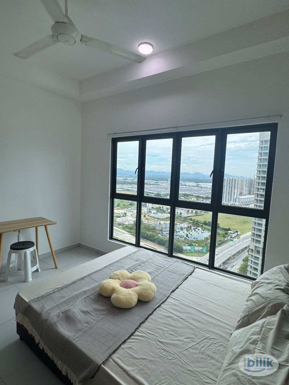 Middle Room at Batu Kawan, Seberang Perai - Image 2