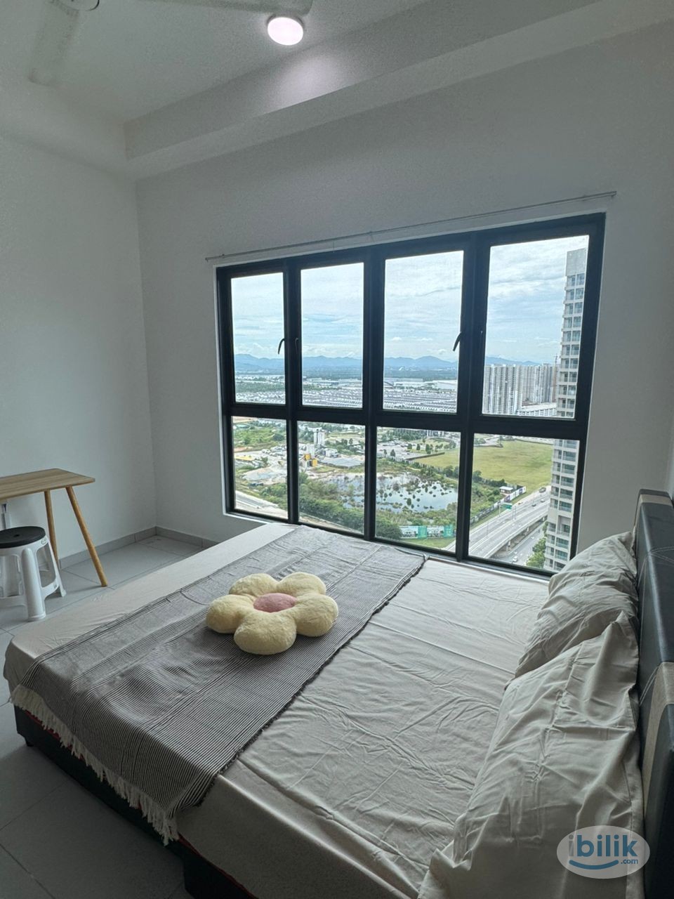 Middle Room at Batu Kawan, Seberang Perai - Image 4