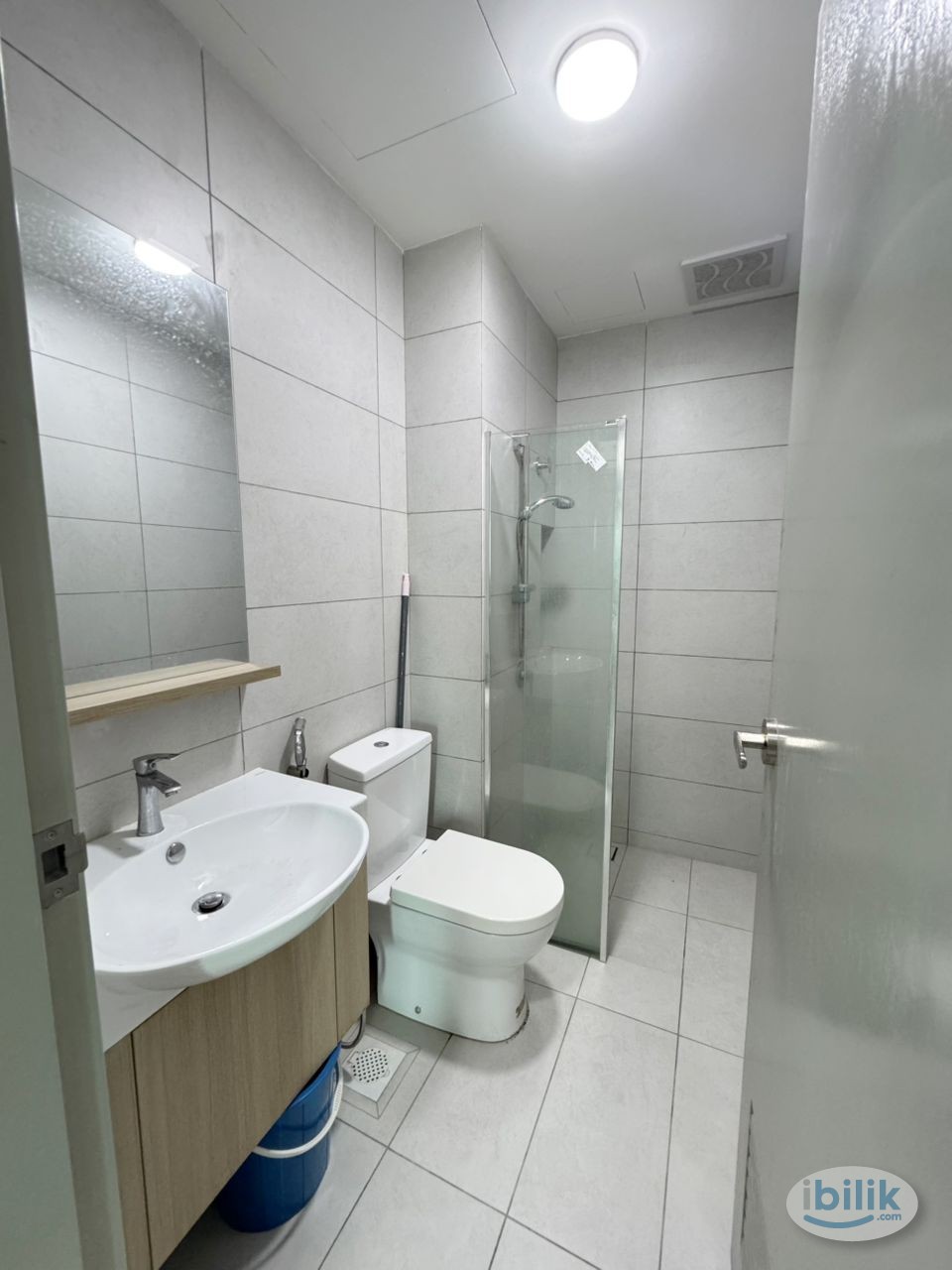 Middle Room at Batu Kawan, Seberang Perai - Image 4