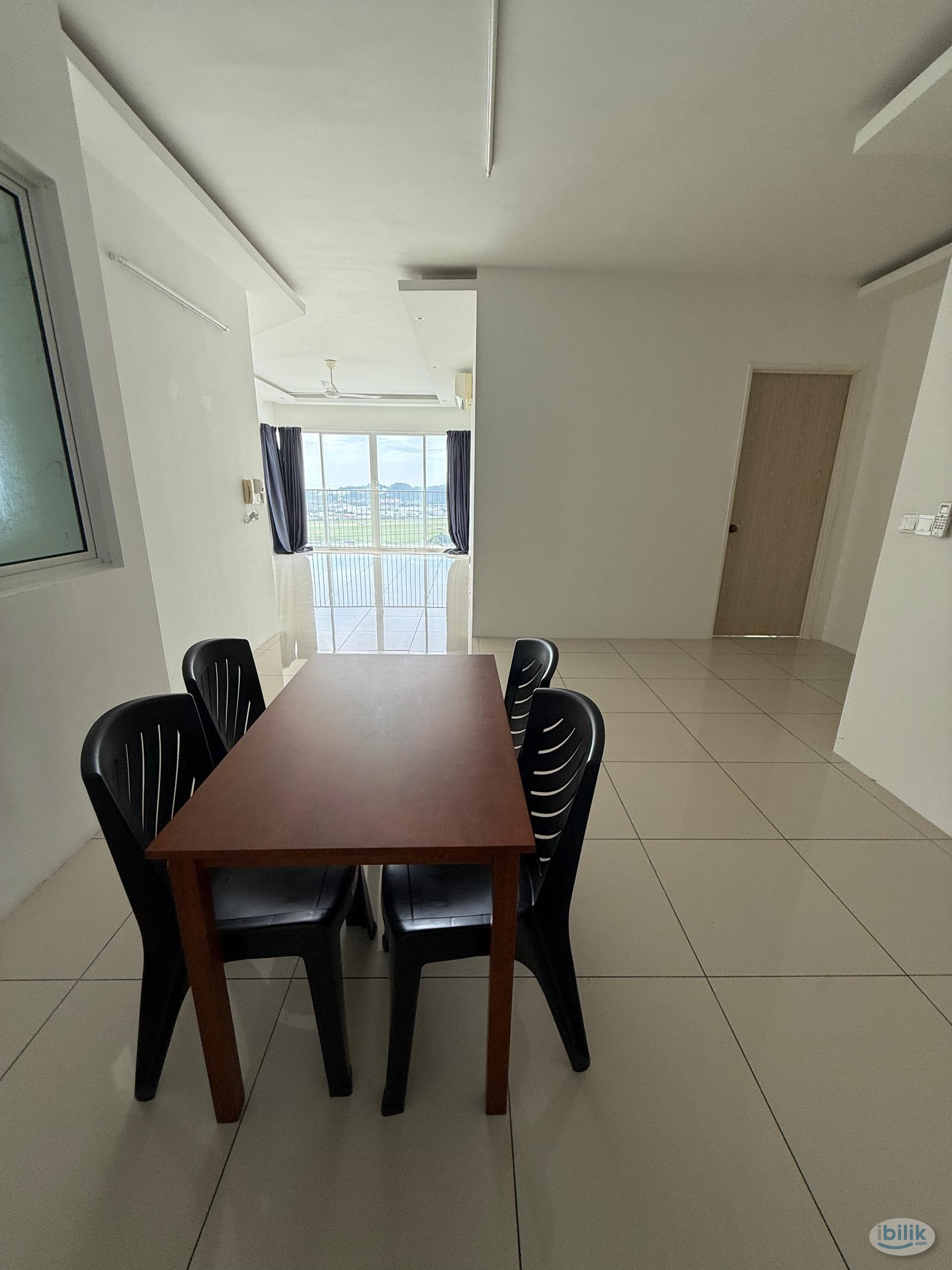 Middle room for rent with private 🛁bathroom @The Clovers, Bayan Lepas - Image 3