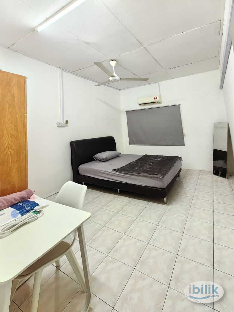 Middle Room at Taman Canning, Ipoh - Image 1