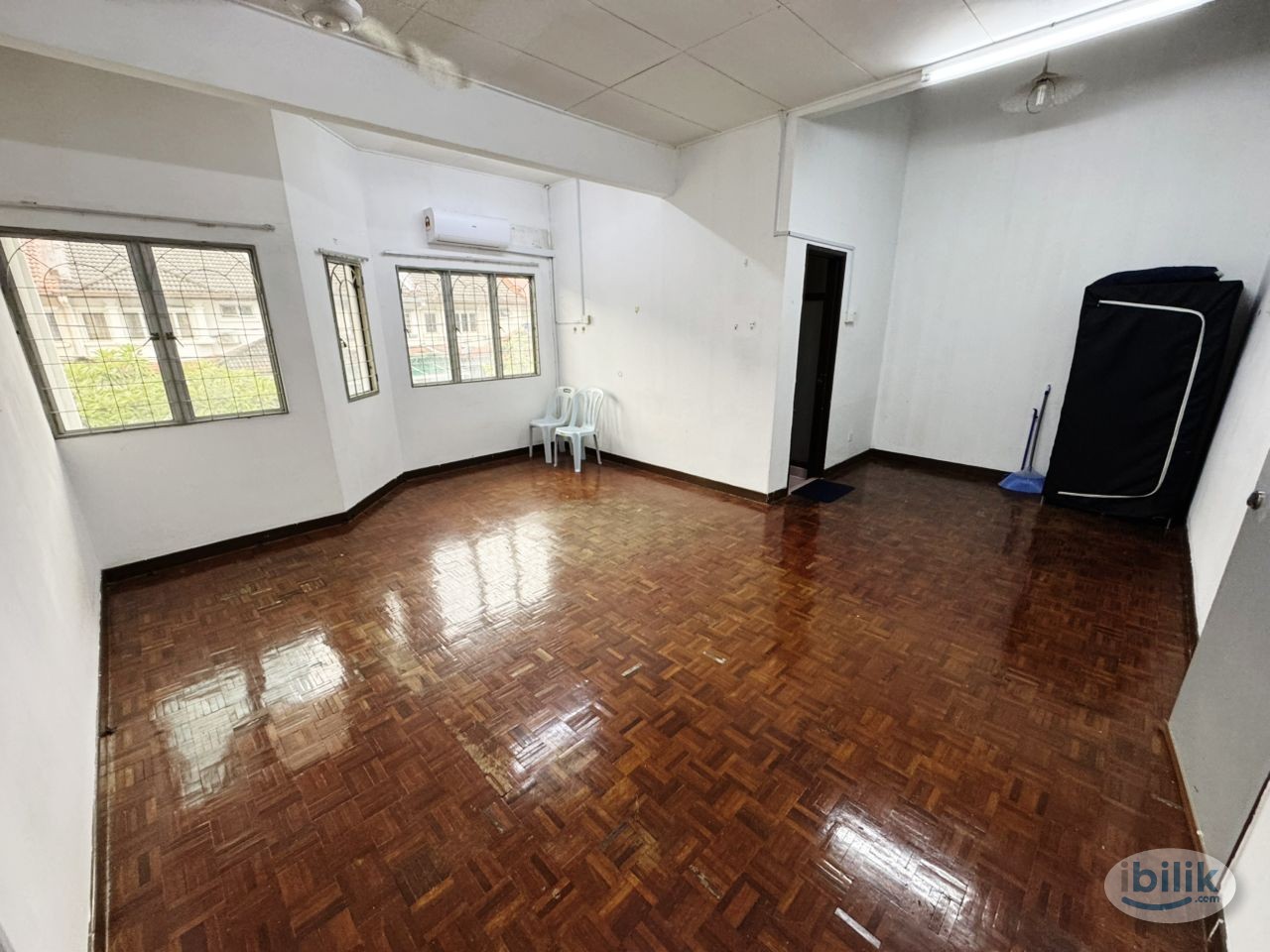 🚆5 mins to One Utama Shopping Mall@ Master Room with private bathroom for Rent @ Bandar Utama – Near One Utama & IKEA! 🏡 - Image 2