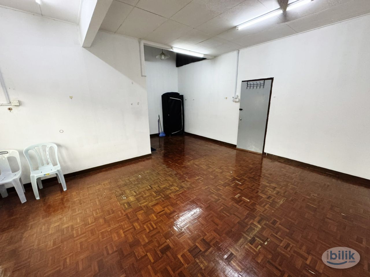 🚆5 mins to One Utama Shopping Mall@ Master Room with private bathroom for Rent @ Bandar Utama – Near One Utama & IKEA! 🏡 - Image 1