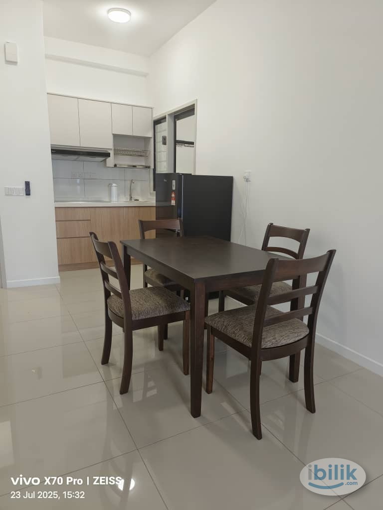 Middle Room at Savvy @ Residensi Riana Dutamas 2, Segambut - Image 1
