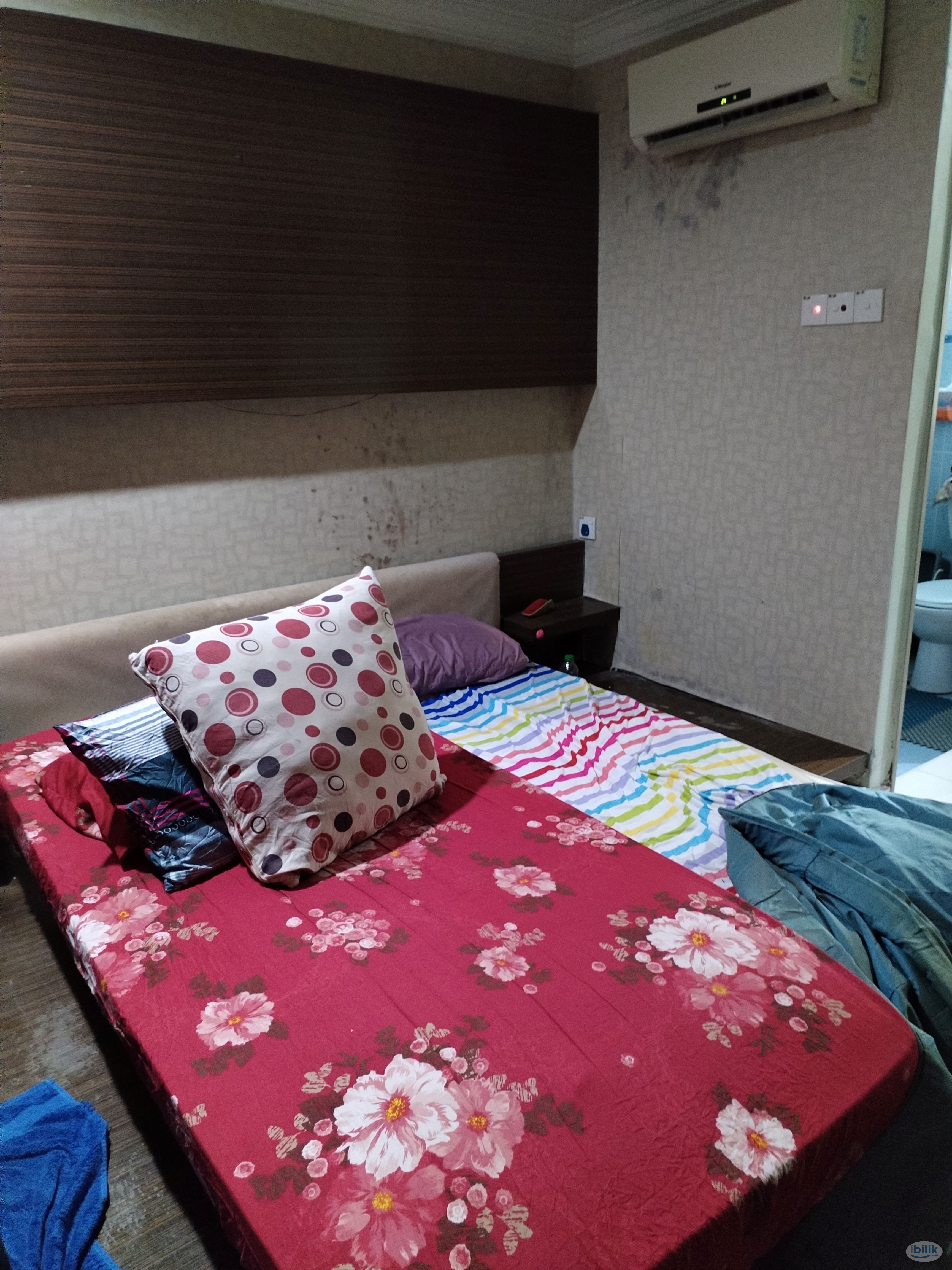 Master Room at Sri Impian Apartment, Farlim - Image 2