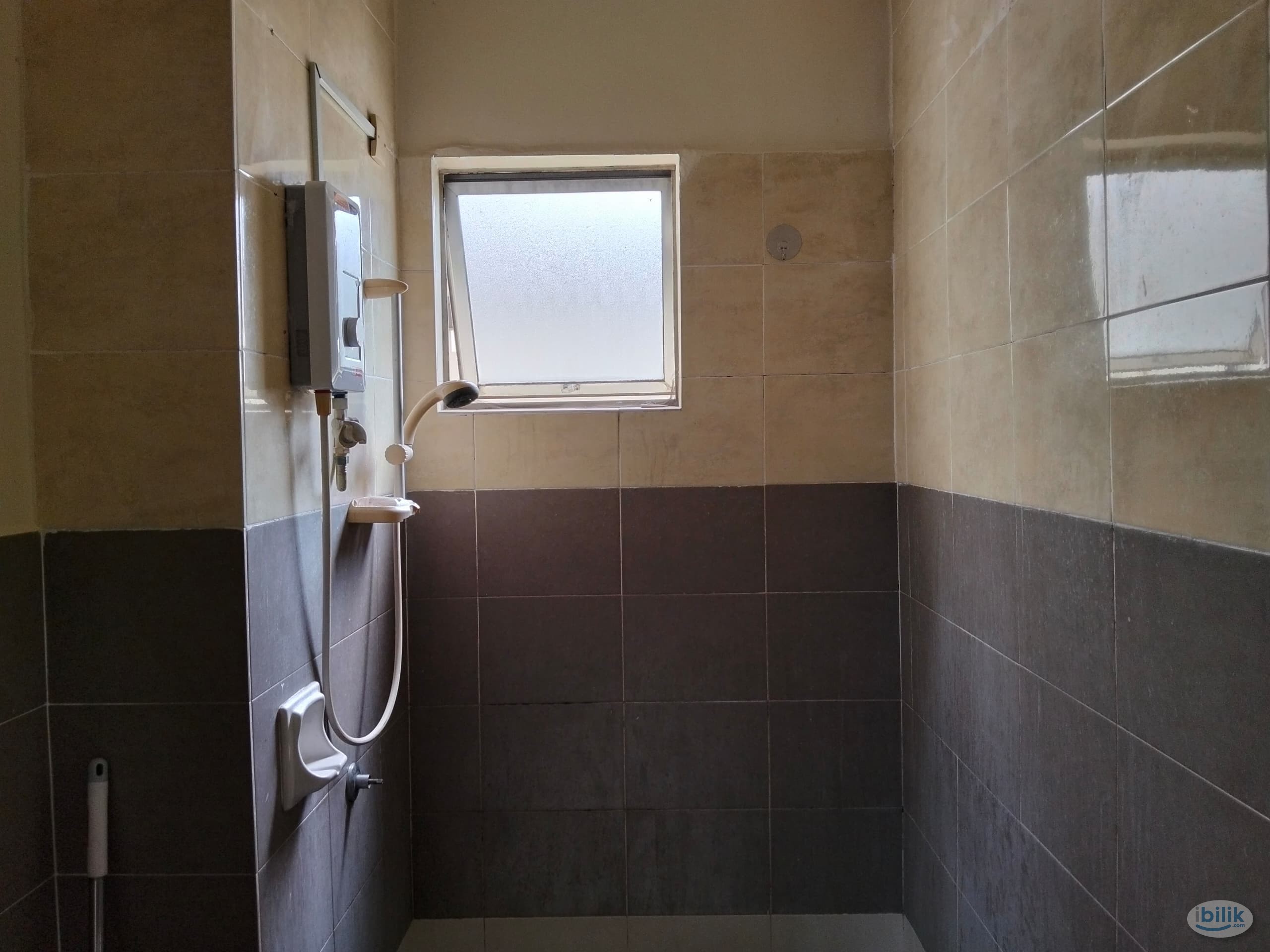 Master Room at Juta Mines, Seri Kembangan - Image 3