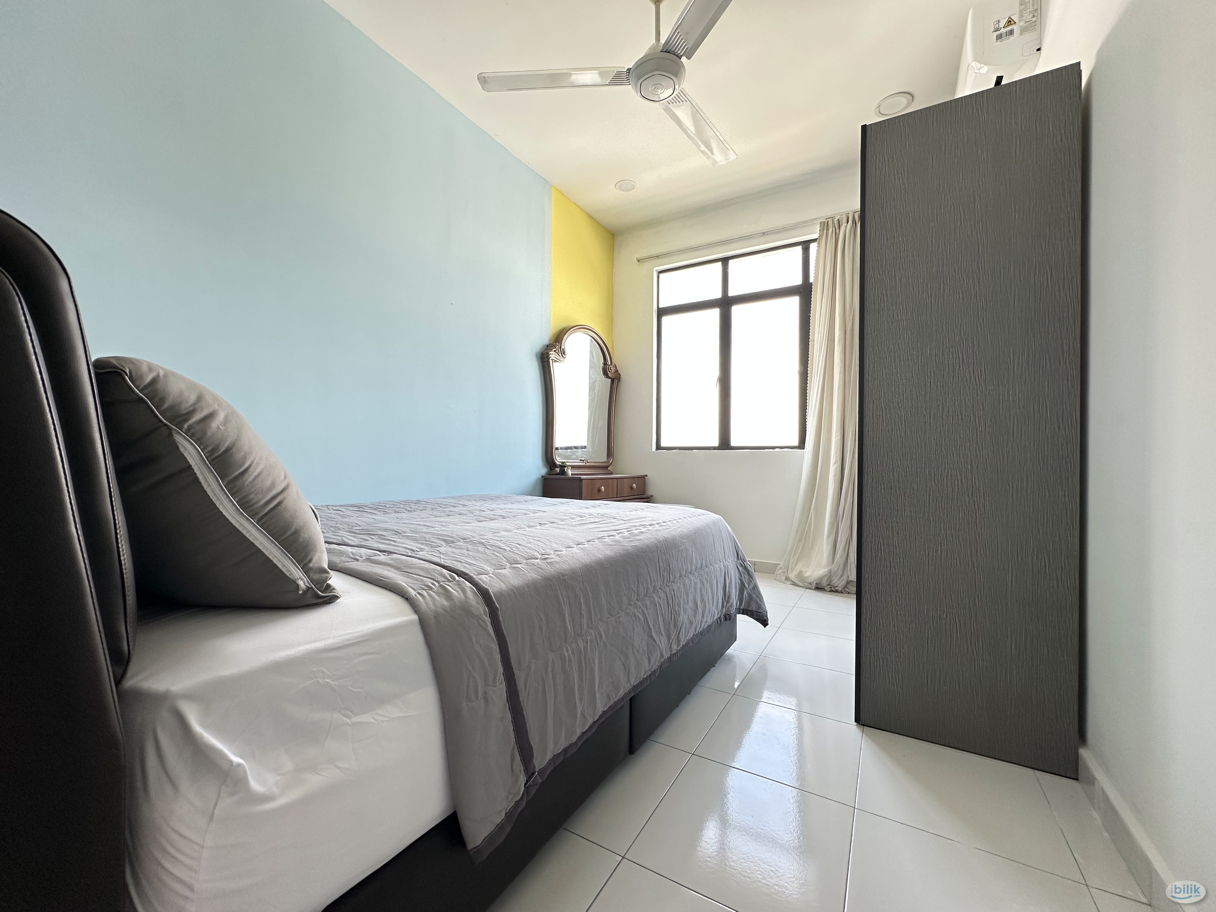 🔥Tampoi Condo Big Medium Aircon Room for Rent🔥 - Image 1