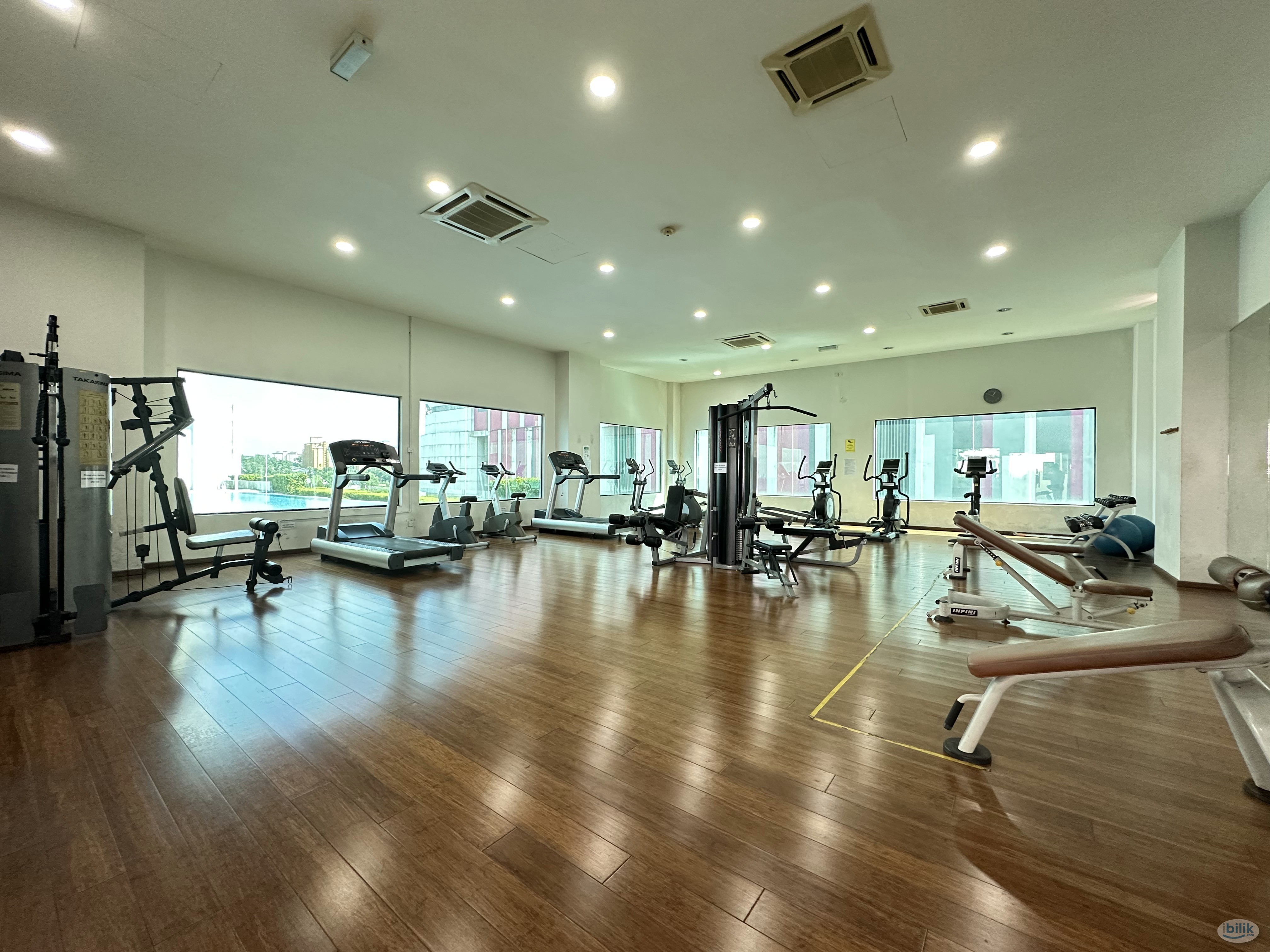 🔥Tampoi Condo Big Medium Aircon Room for Rent🔥 - Image 5