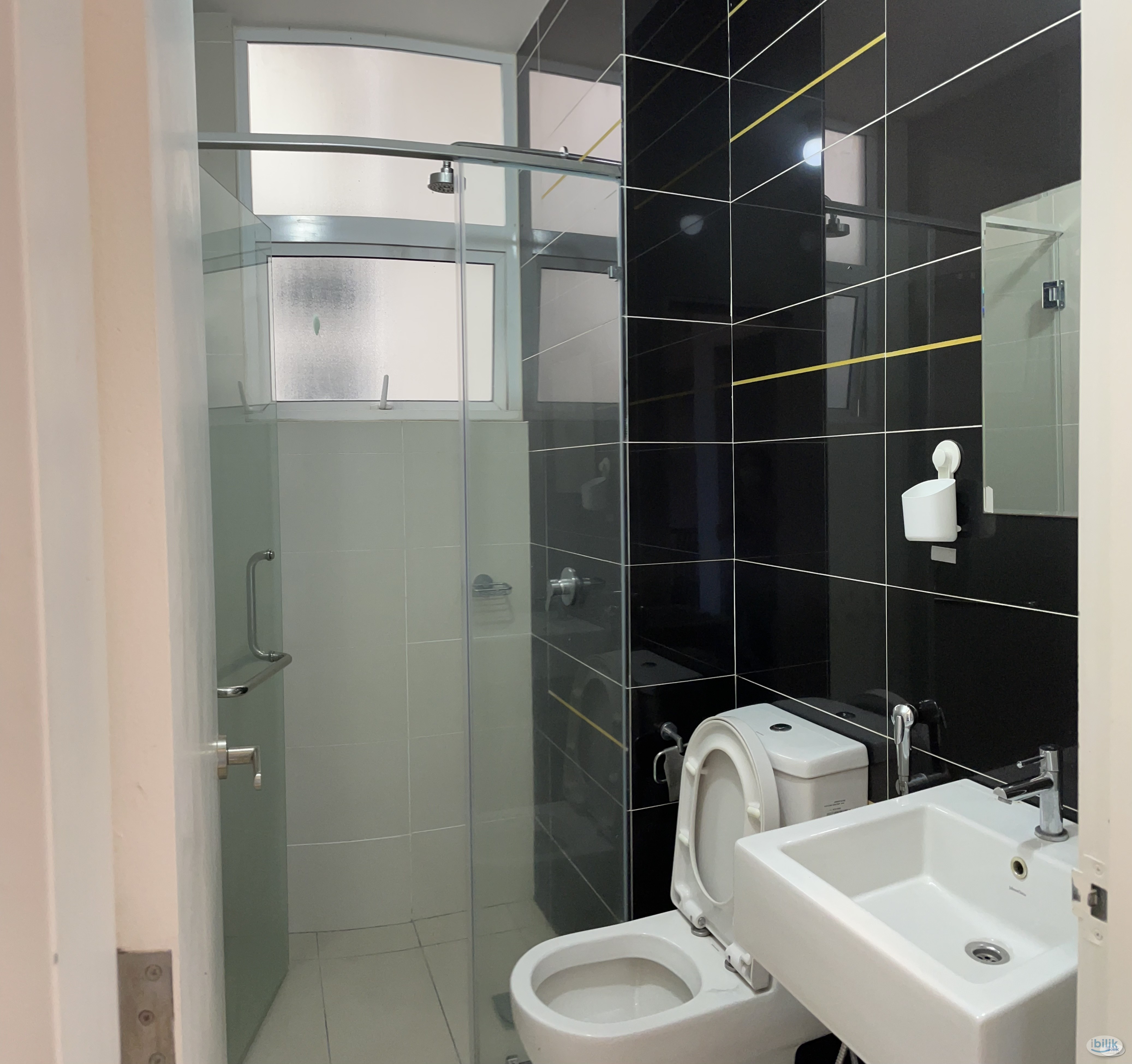 Middle Room at Skypod, Bandar Puchong Jaya - Image 2