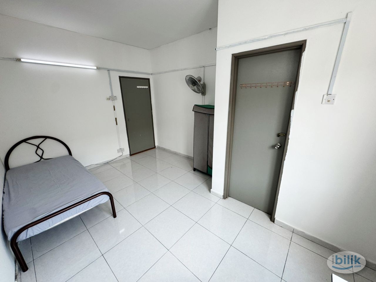 🛍️5 mins to Jenjarom Tesco Extra🏠 Medium Room with Bathroom for Rent @ Taman Sri Jaromas - Image 1